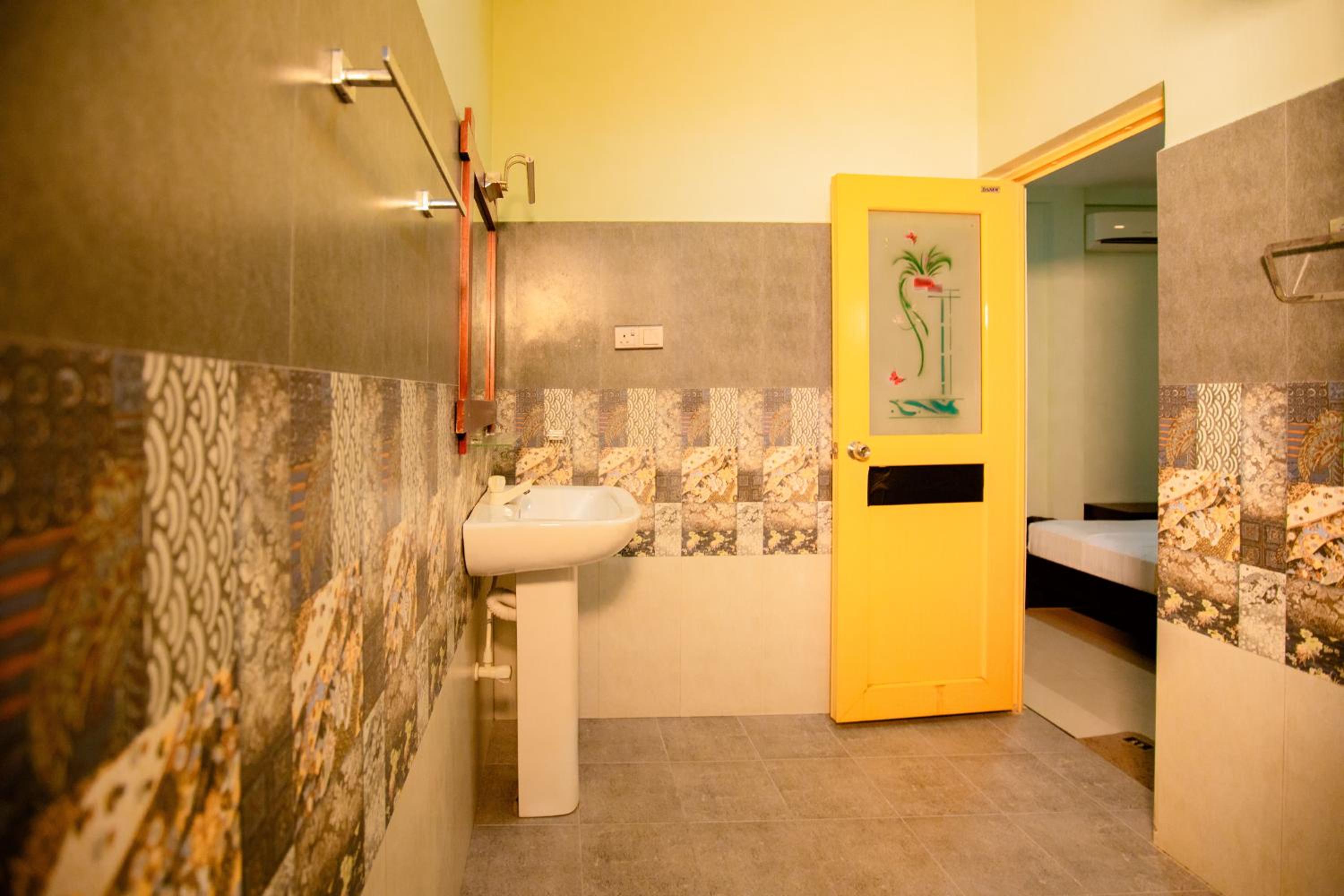 Yala River Face Inn