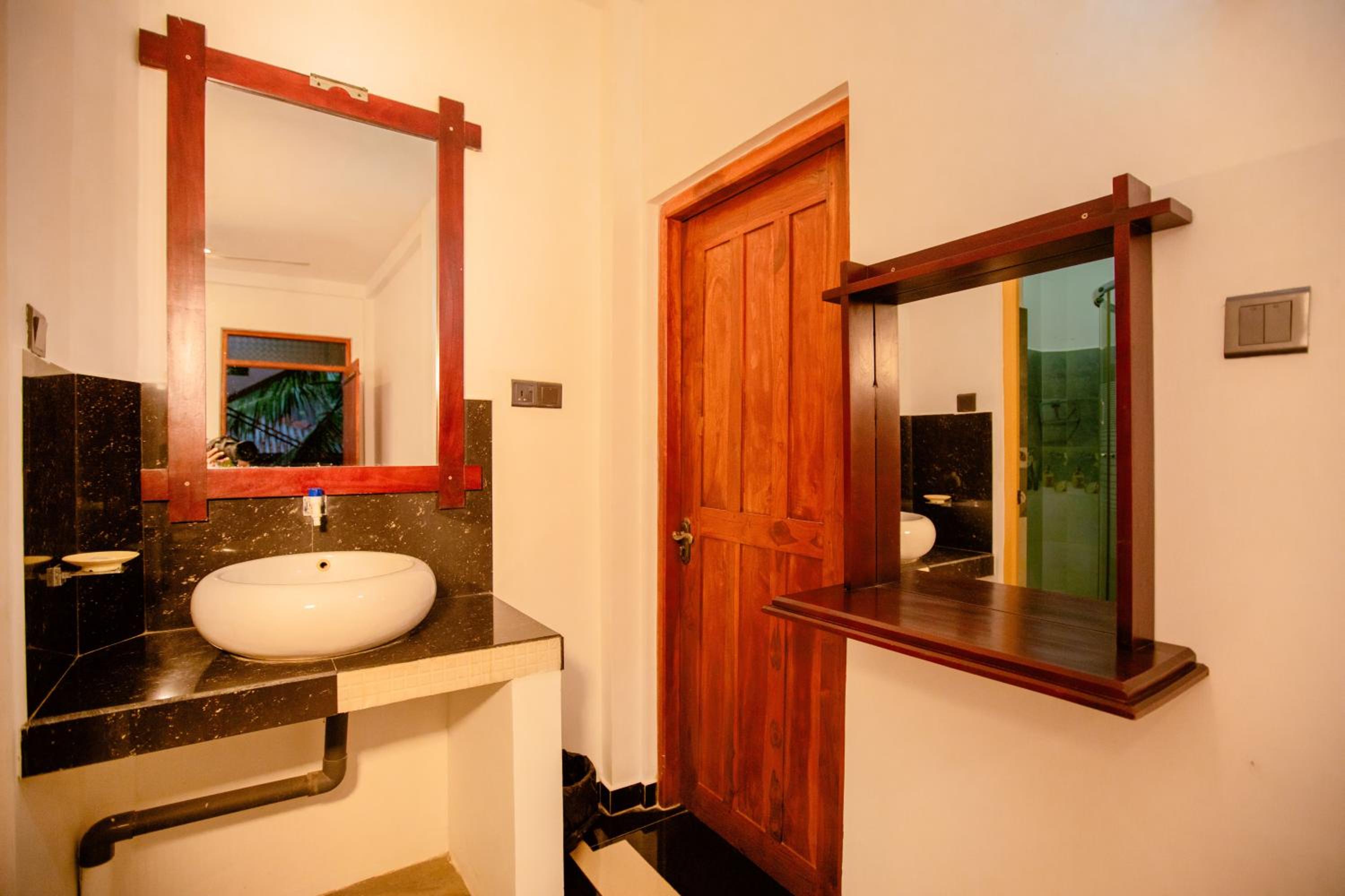 Yala River Face Inn