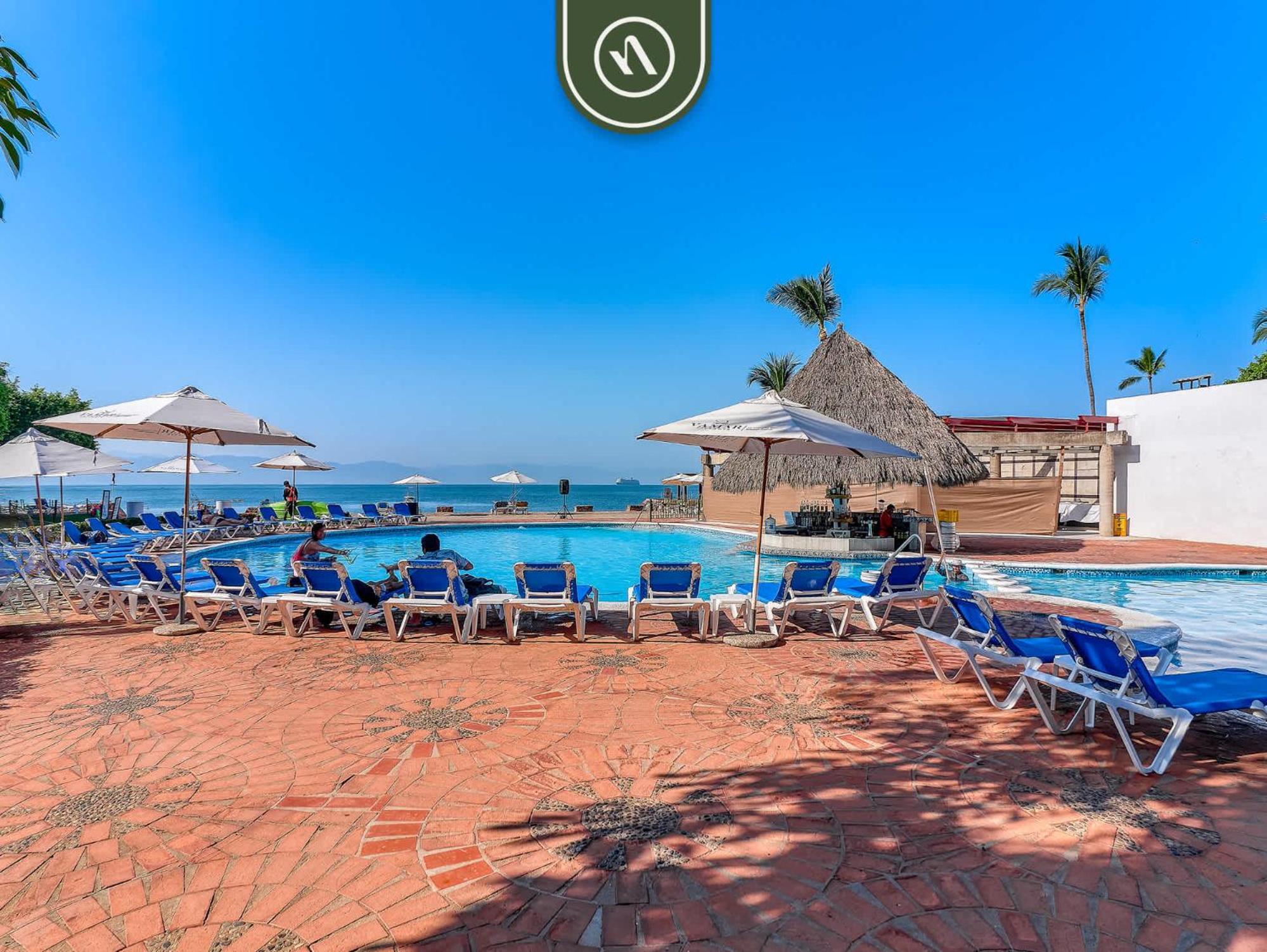 2 BR Condo in Hotel - Beach - Pools - Kids Club