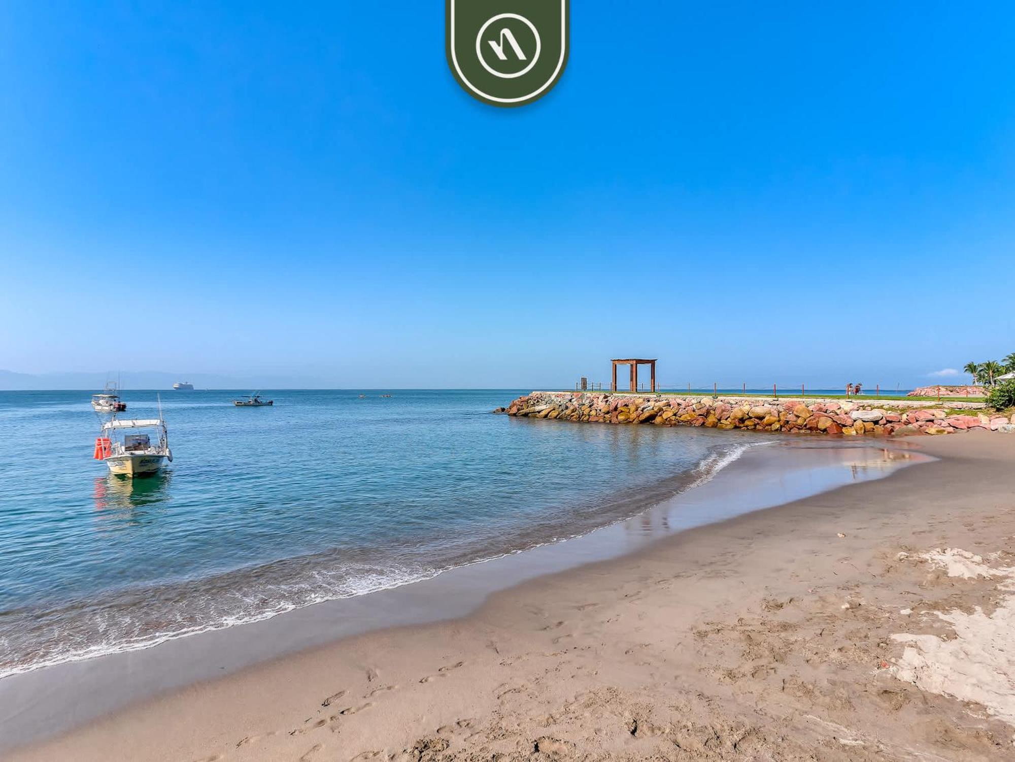 2 BR Condo in Hotel - Beach - Pools - Kids Club