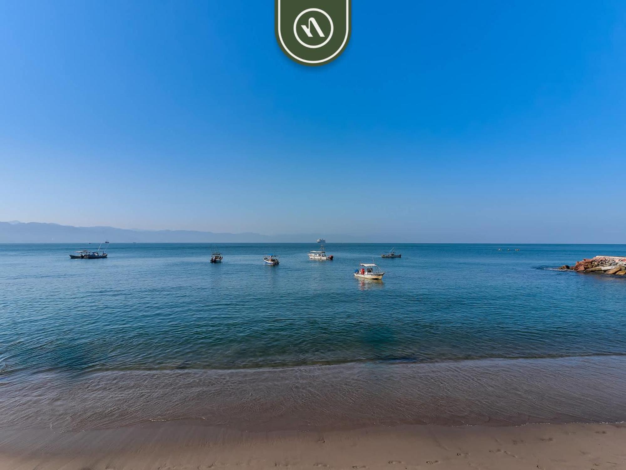2 BR Condo in Hotel - Beach - Pools - Kids Club