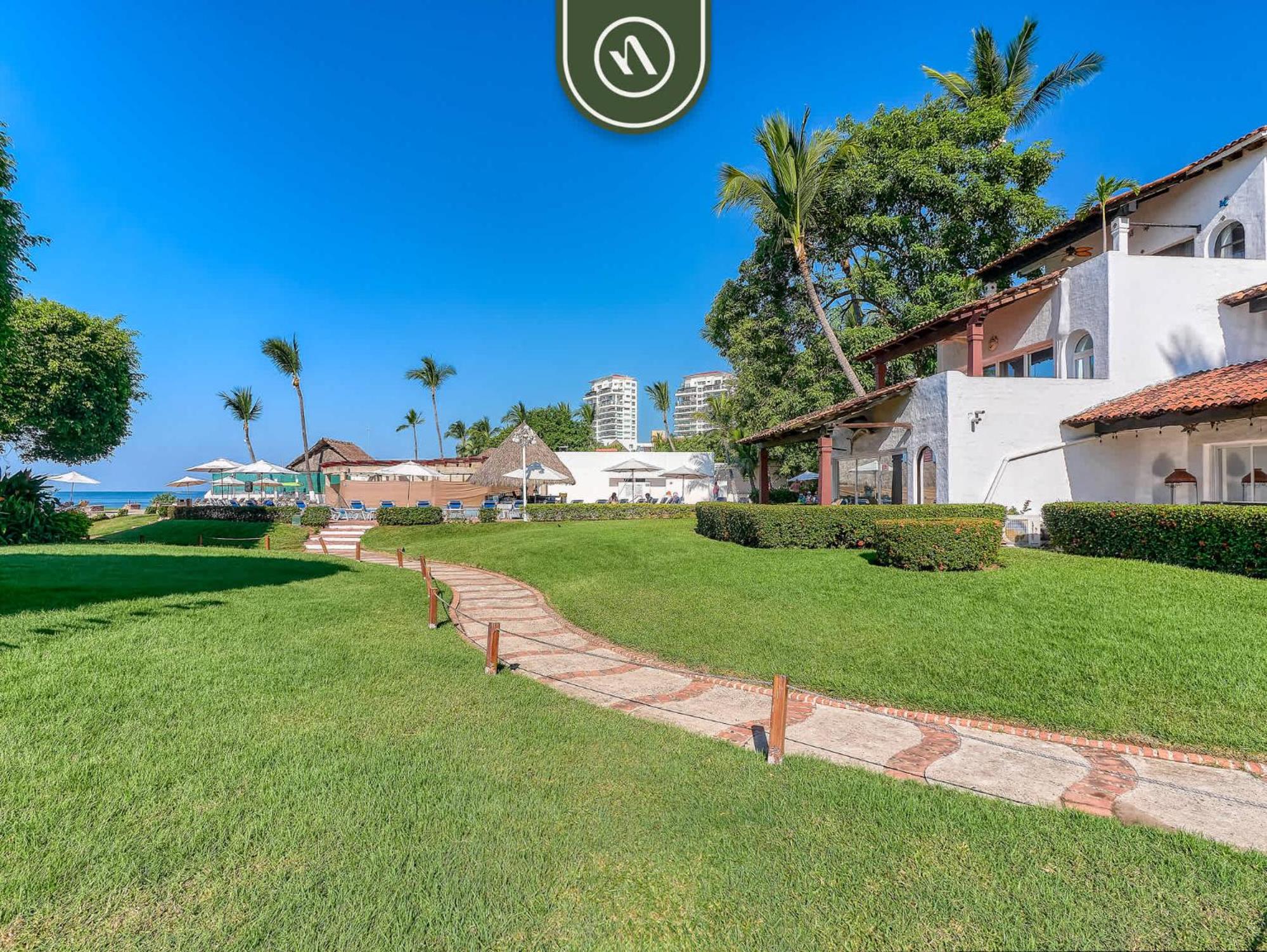 2 BR Condo in Hotel - Beach - Pools - Kids Club