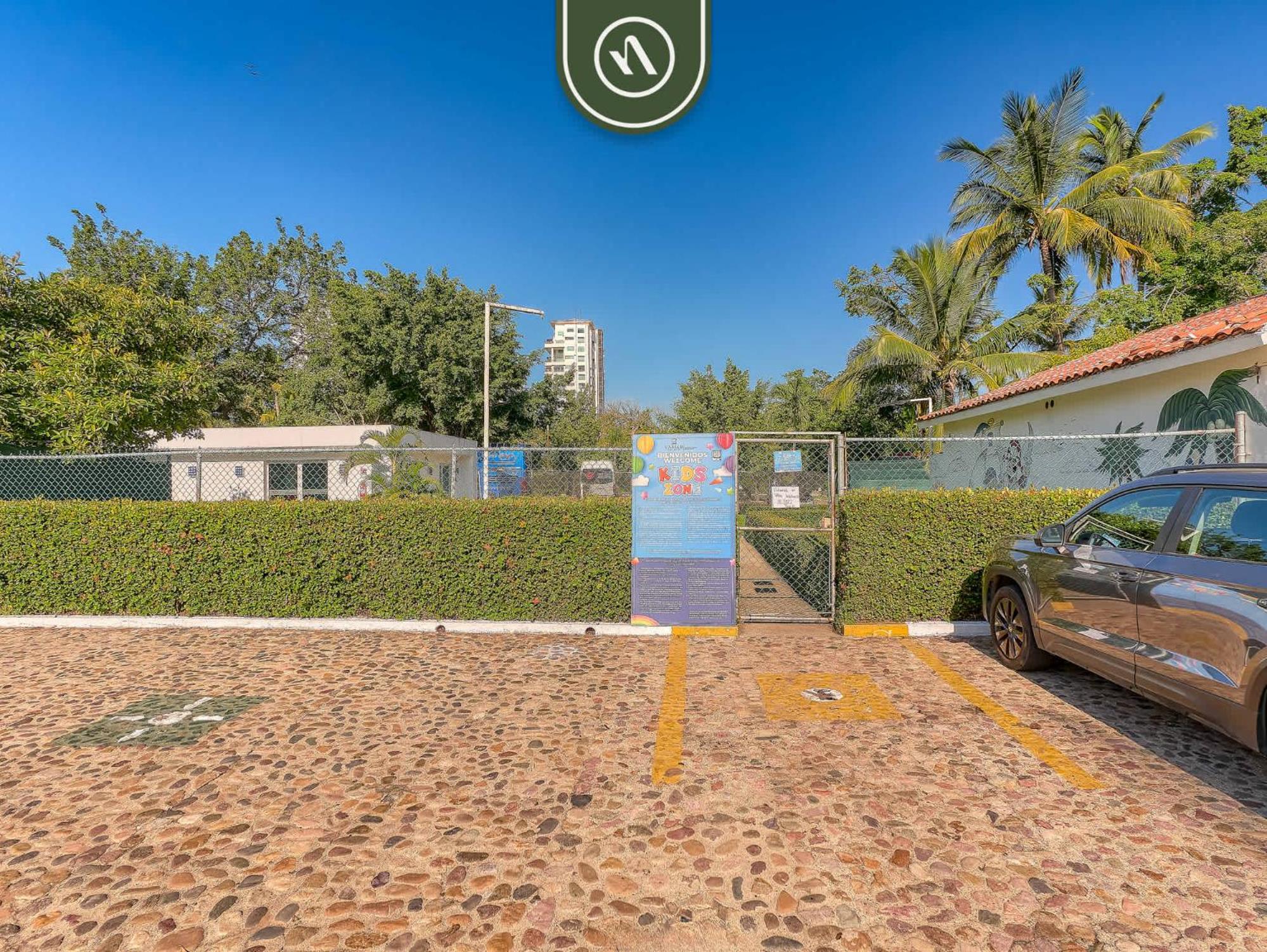 2 BR Condo in Hotel - Beach - Pools - Kids Club