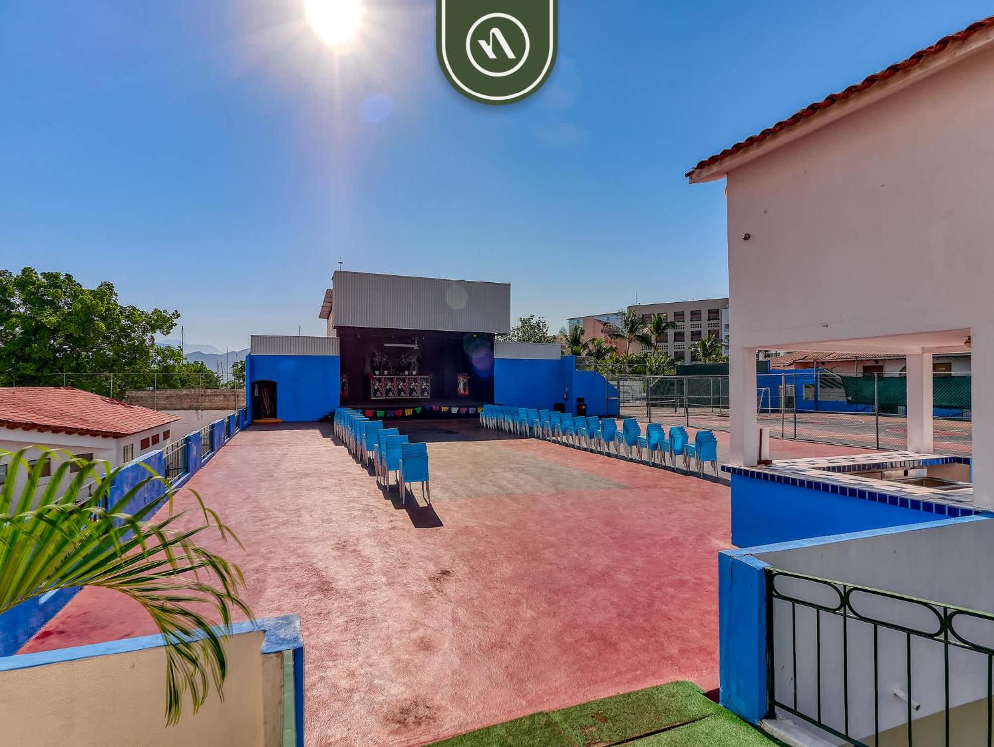 2 BR Condo in Hotel - Beach - Pools - Kids Club