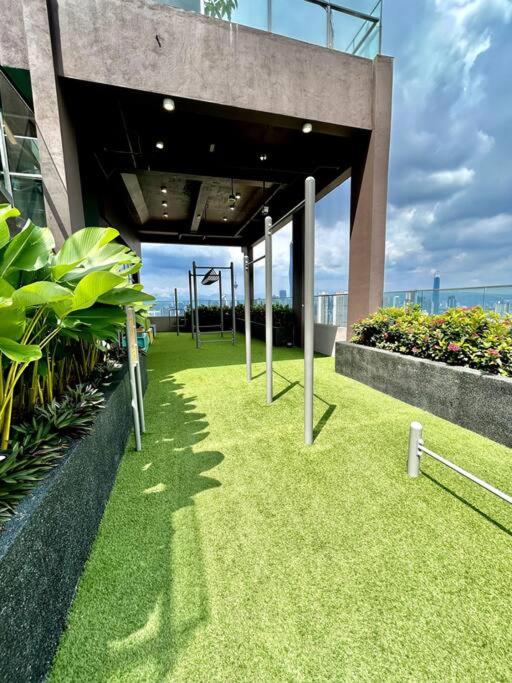 KL Sentral-Pool,Netflix,Gym,Monorail,Coworking,2pax