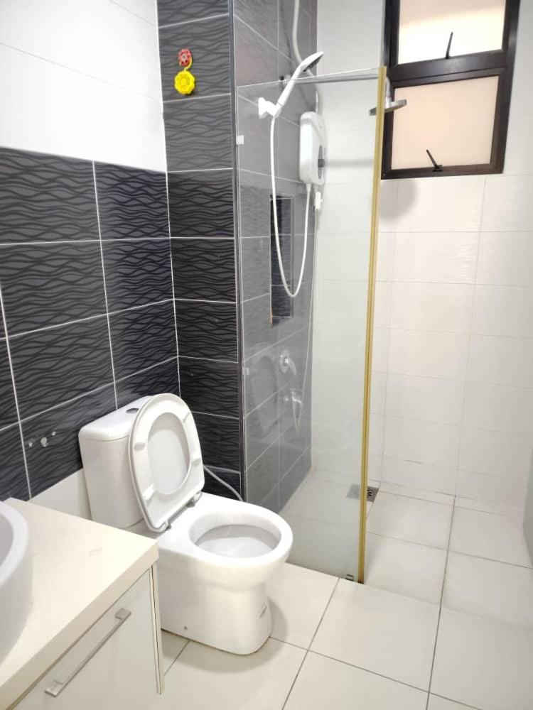 Paradigm Mall Platino Apartment 2BR 2FREE By Natol