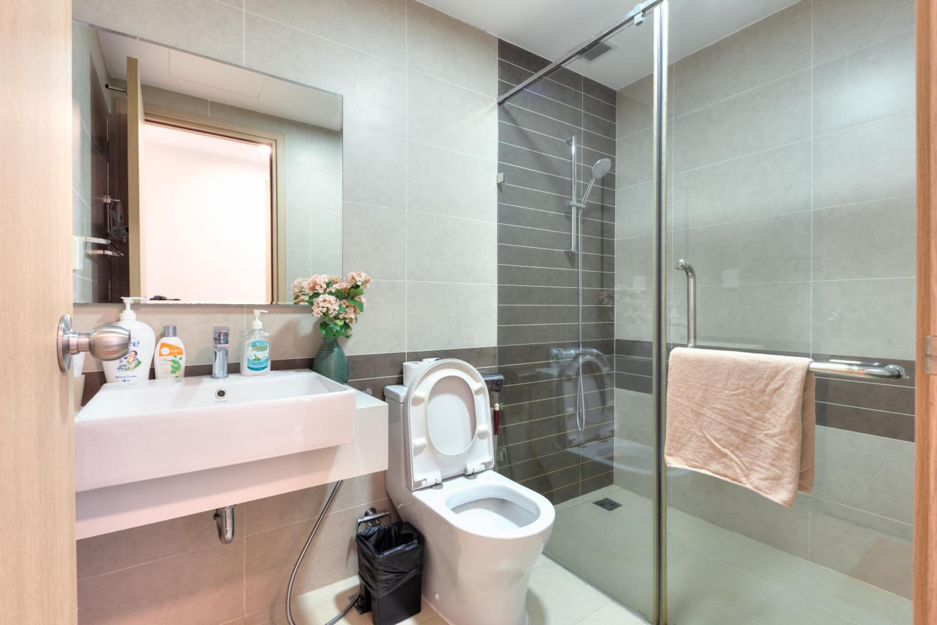 Sài Gòn Quận 4 - Căn Hộ Rivergate, Miễn Phí Hồ Bơi