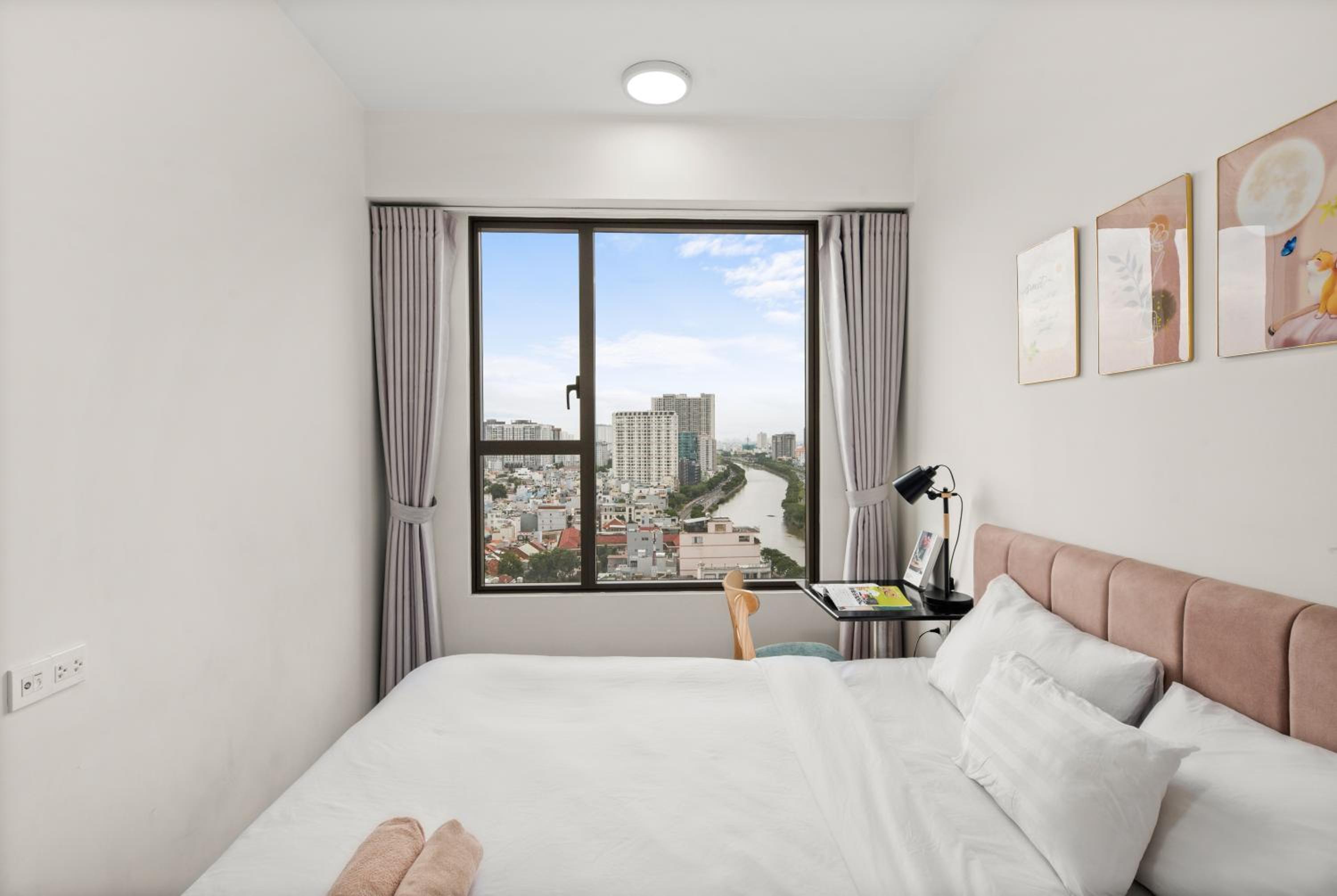 Sài Gòn Quận 4 - Căn Hộ Rivergate, Miễn Phí Hồ Bơi