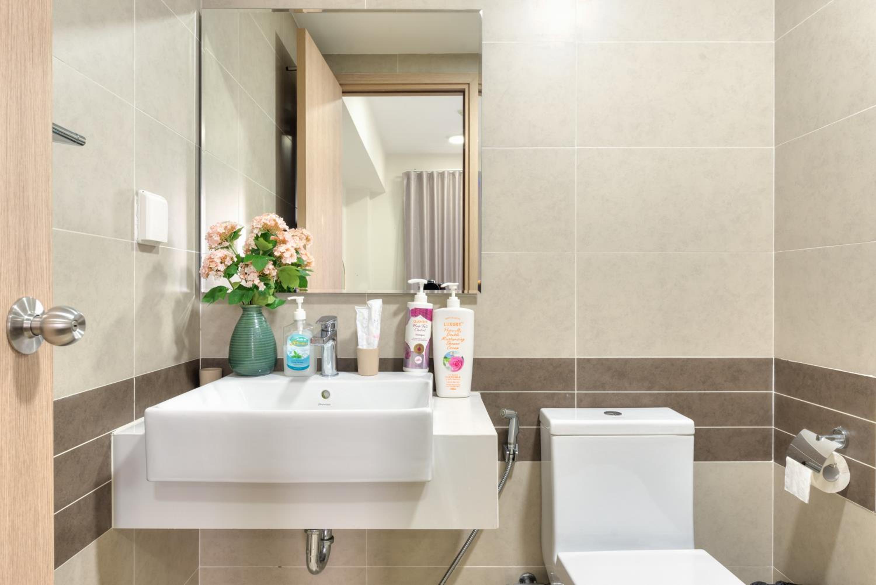 Sài Gòn Quận 4 - Căn Hộ Rivergate, Miễn Phí Hồ Bơi