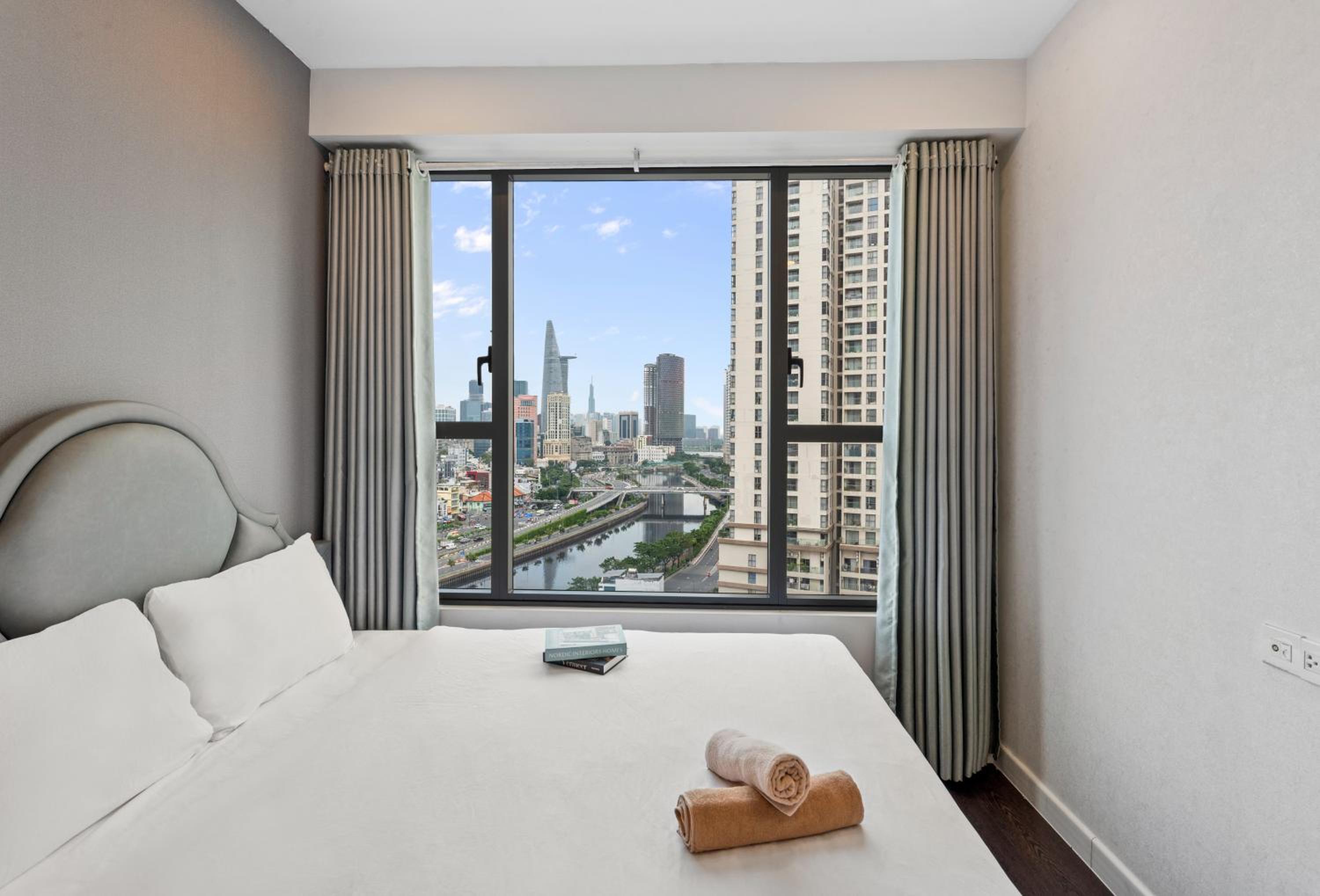 Sài Gòn Quận 4 - Căn Hộ Rivergate, Miễn Phí Hồ Bơi