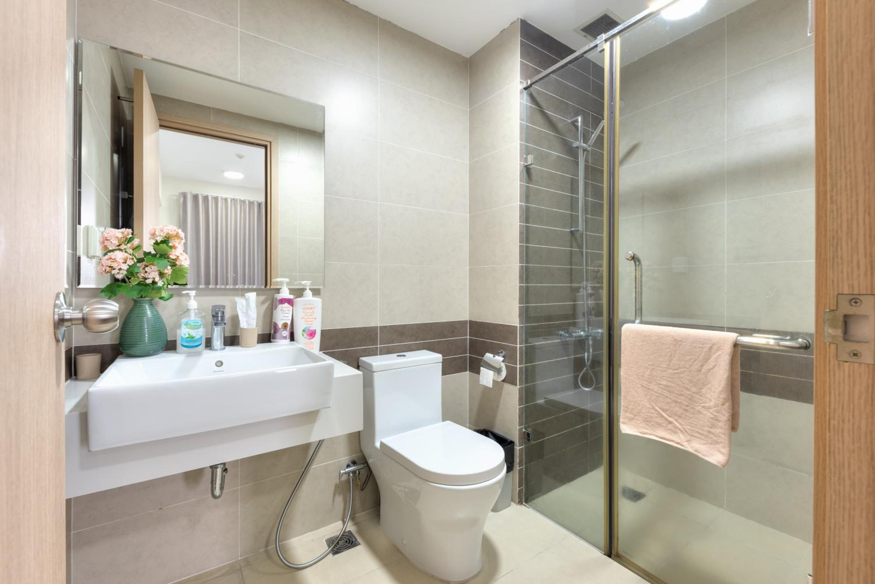 Sài Gòn Quận 4 - Căn Hộ Rivergate, Miễn Phí Hồ Bơi
