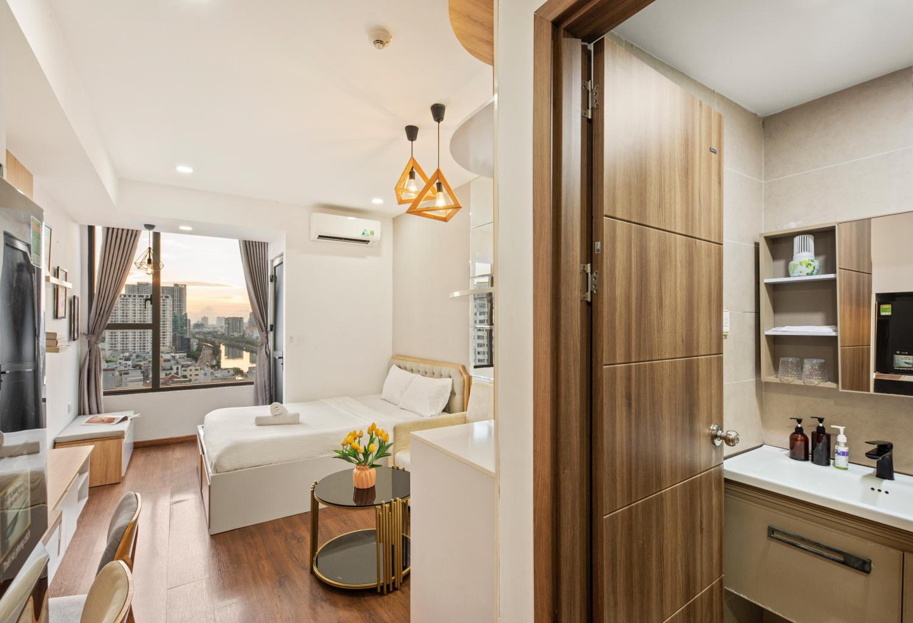 Sài Gòn Quận 4 - Căn Hộ Rivergate, Miễn Phí Hồ Bơi