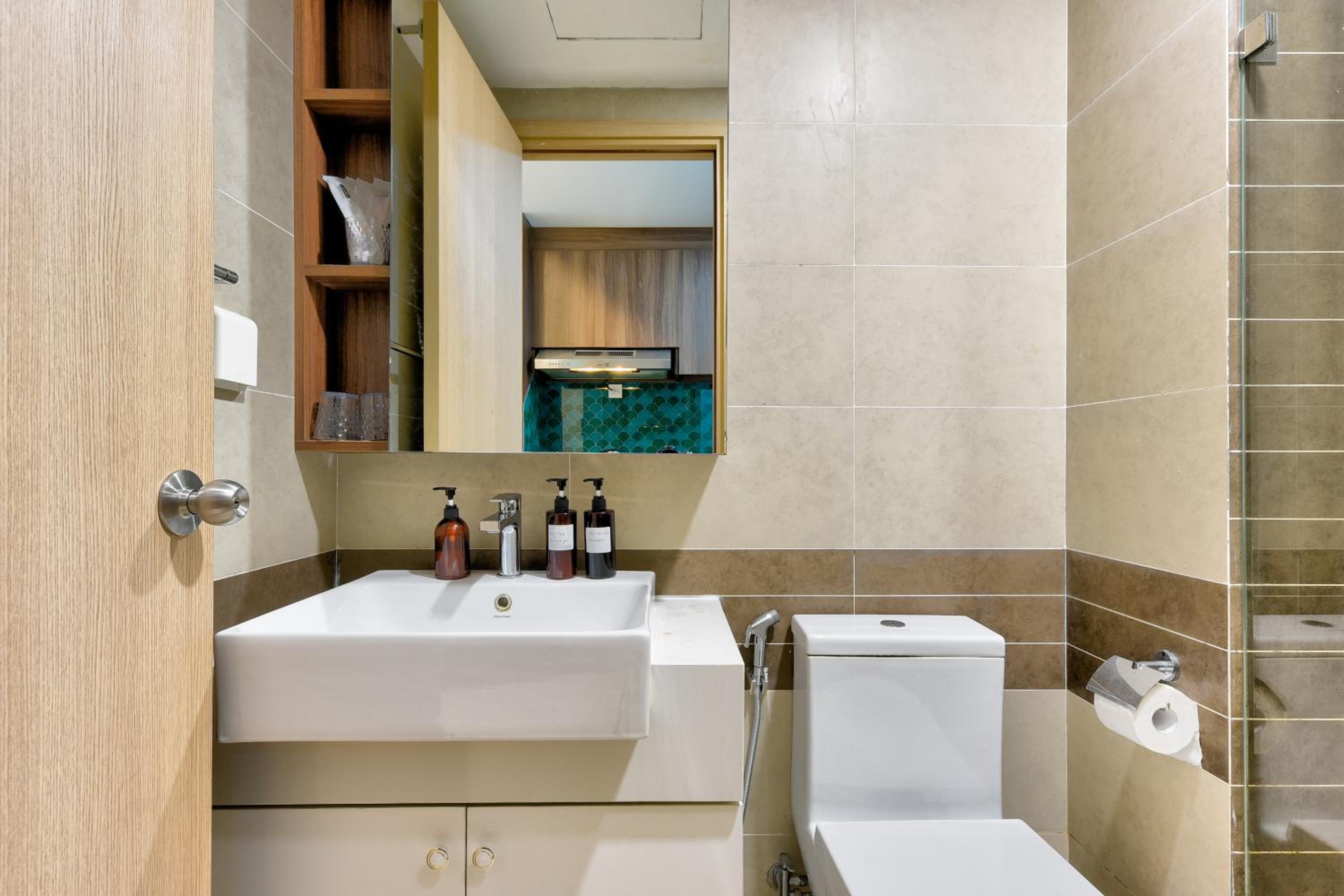 Sài Gòn Quận 4 - Căn Hộ Rivergate, Miễn Phí Hồ Bơi