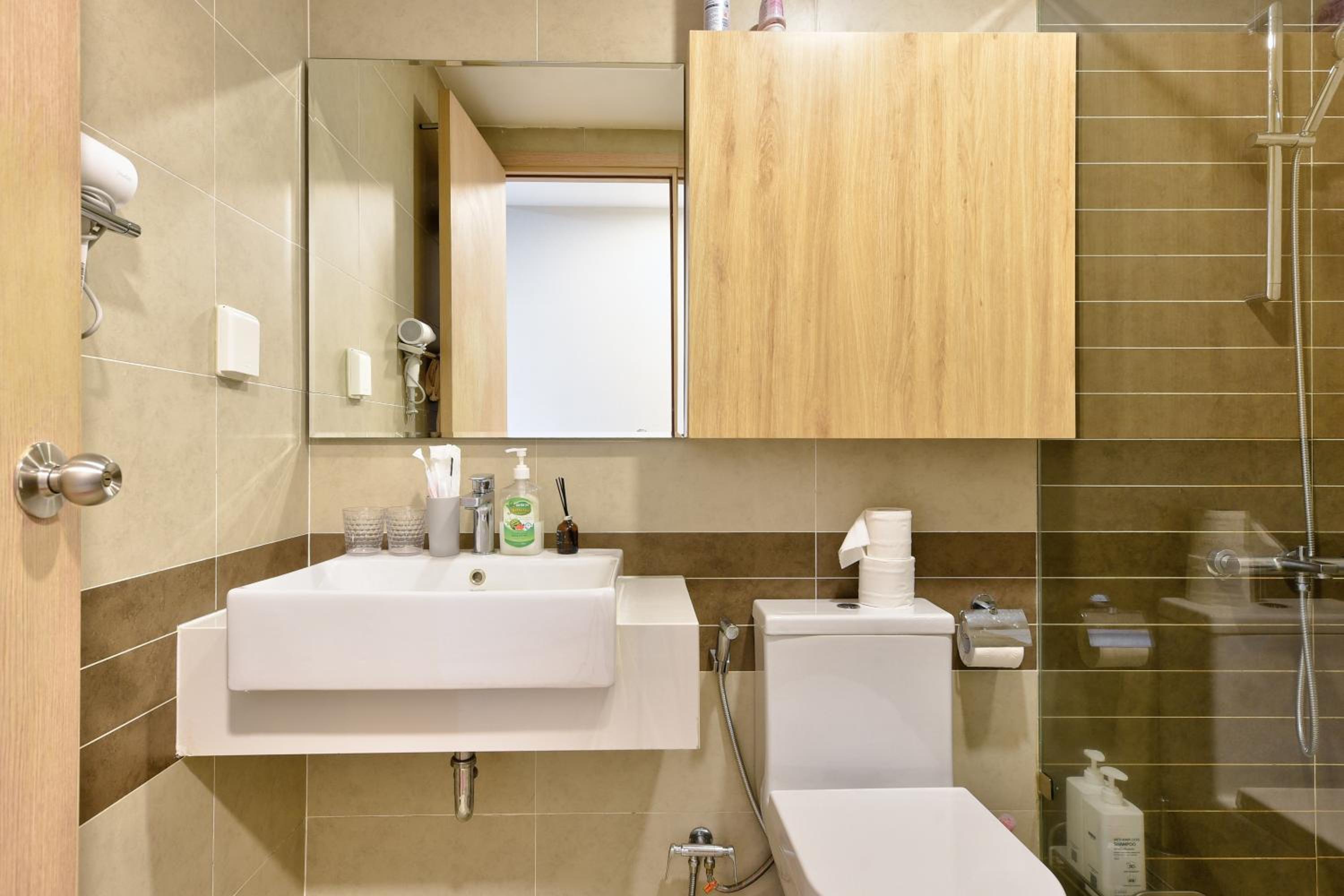 Sài Gòn Quận 4 - Căn Hộ Rivergate, Miễn Phí Hồ Bơi