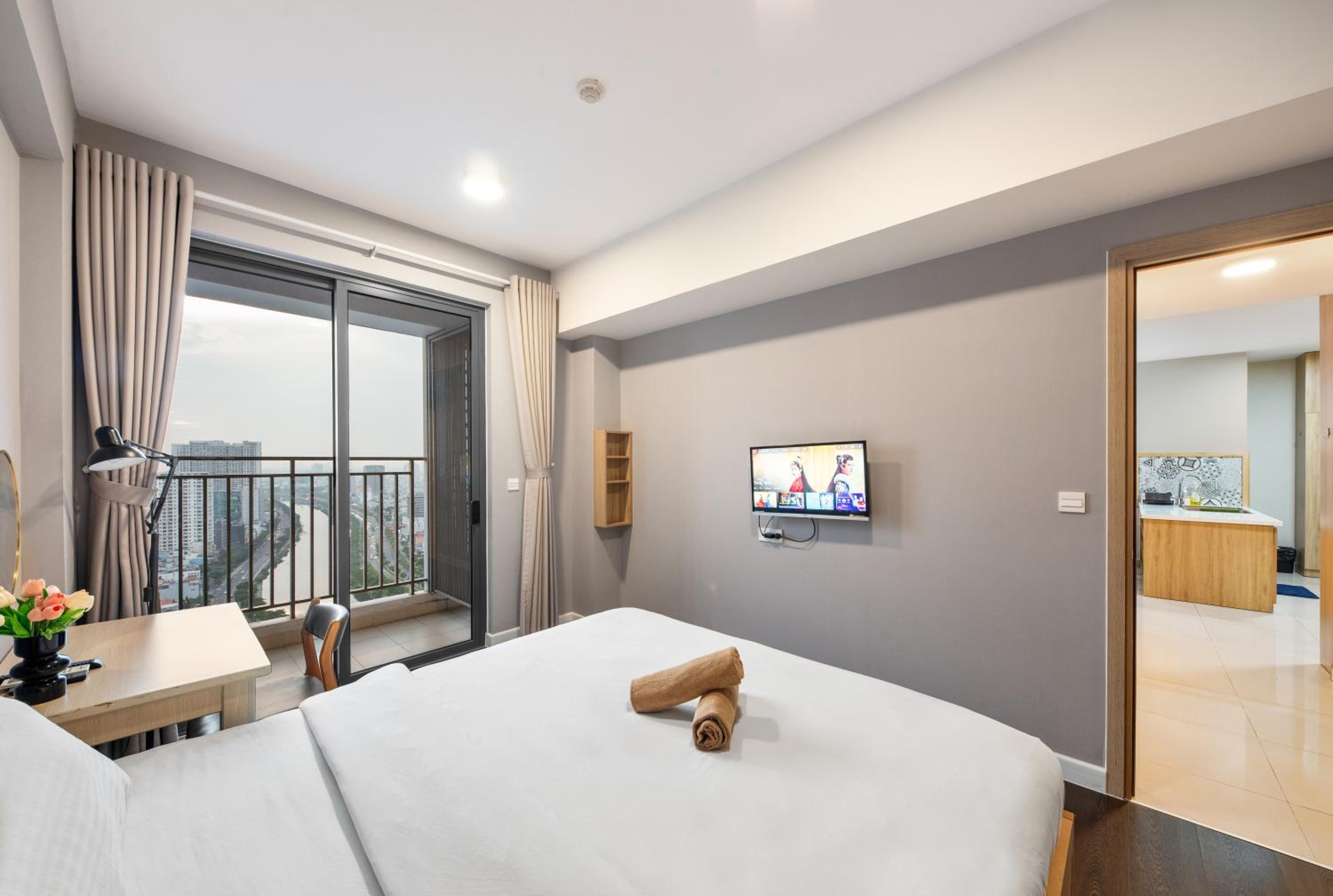 Sài Gòn Quận 4 - Căn Hộ Rivergate, Miễn Phí Hồ Bơi