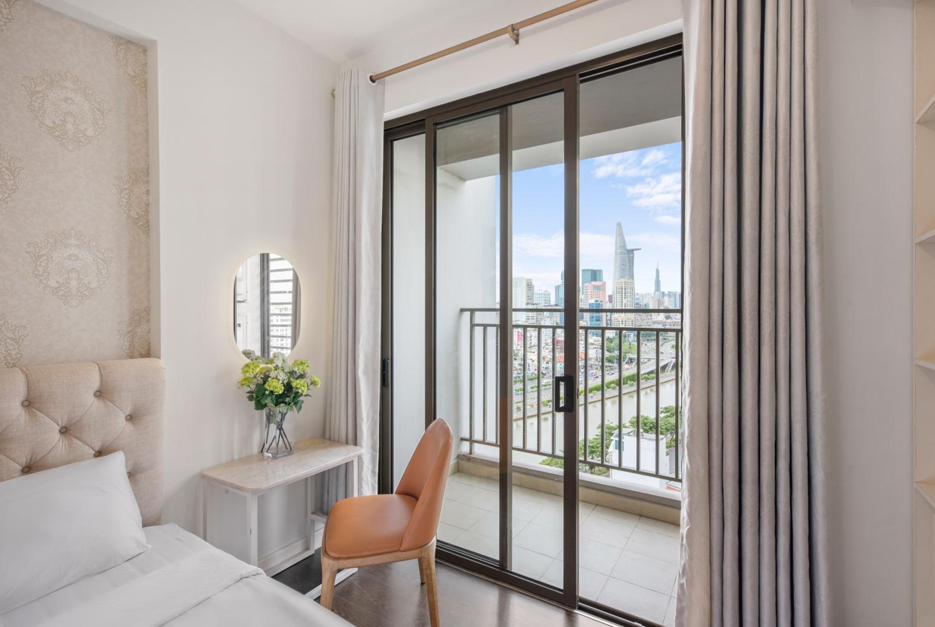 Sài Gòn Quận 4 - Căn Hộ Rivergate, Miễn Phí Hồ Bơi