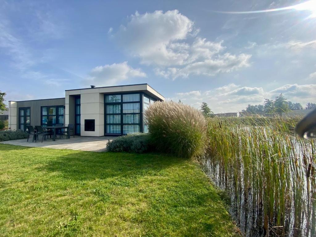 Marina Strandbad Chalet IJssel Oase mit Zaun Haus Nr 77