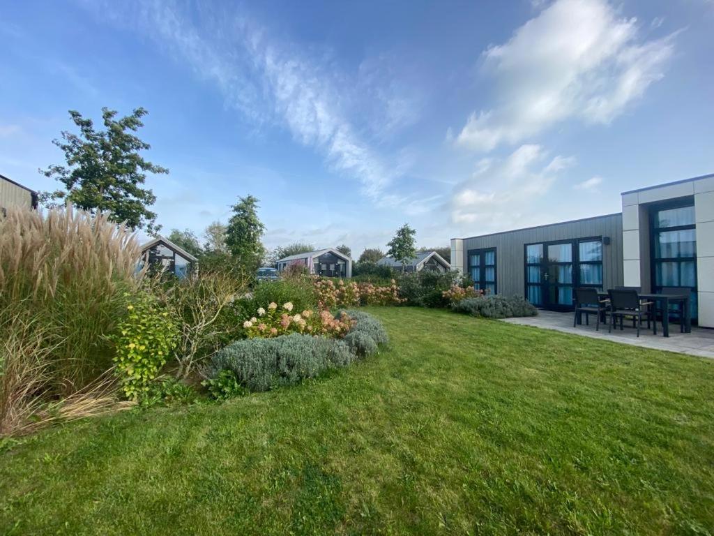 Marina Strandbad Chalet IJssel Oase mit Zaun Haus Nr 77