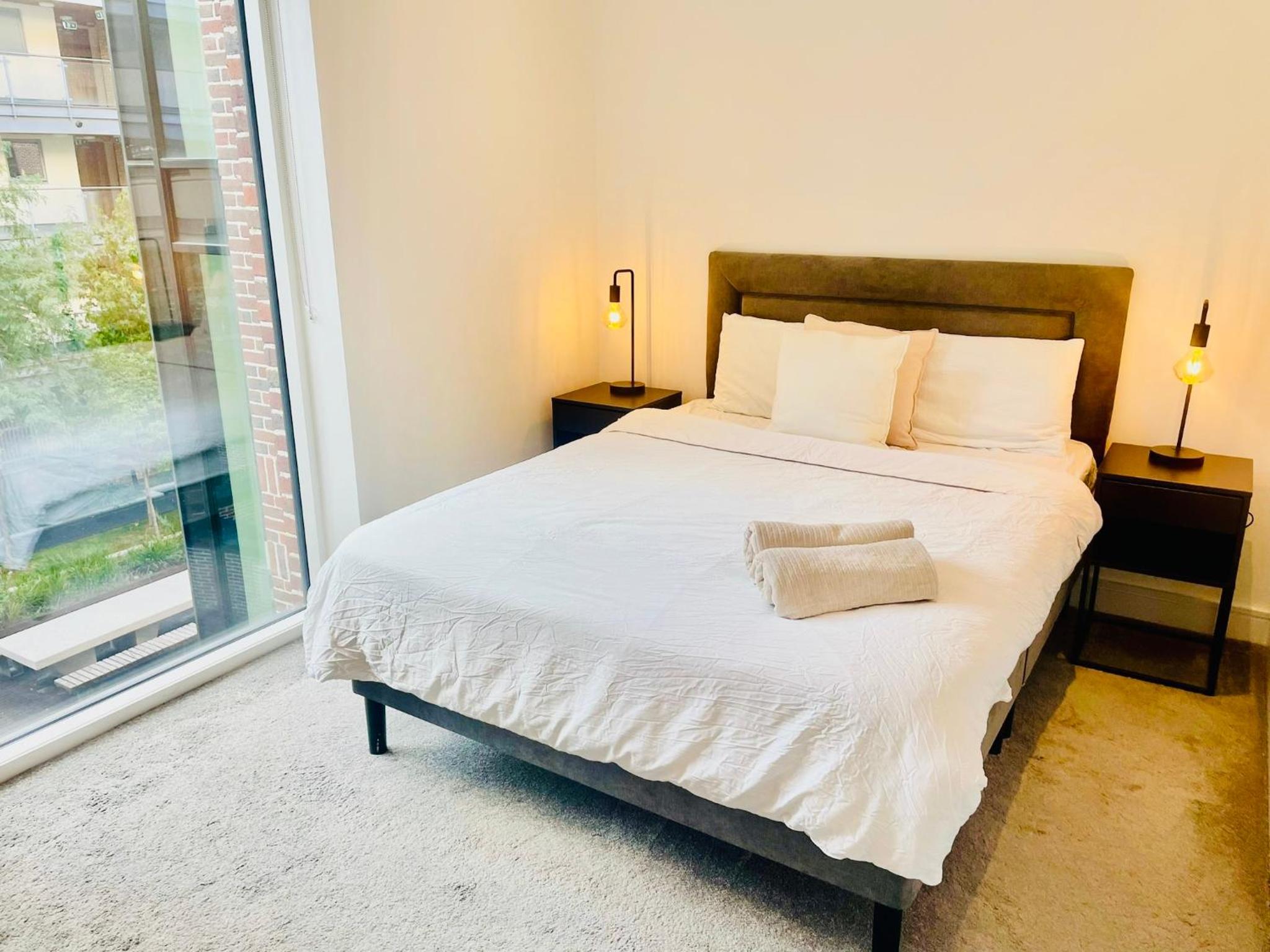 Mordern luxurious 2 Bed 2 bath apartment in City Center
