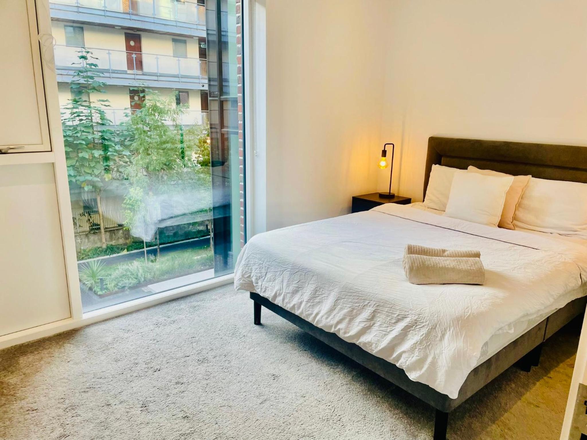 Mordern luxurious 2 Bed 2 bath apartment in City Center