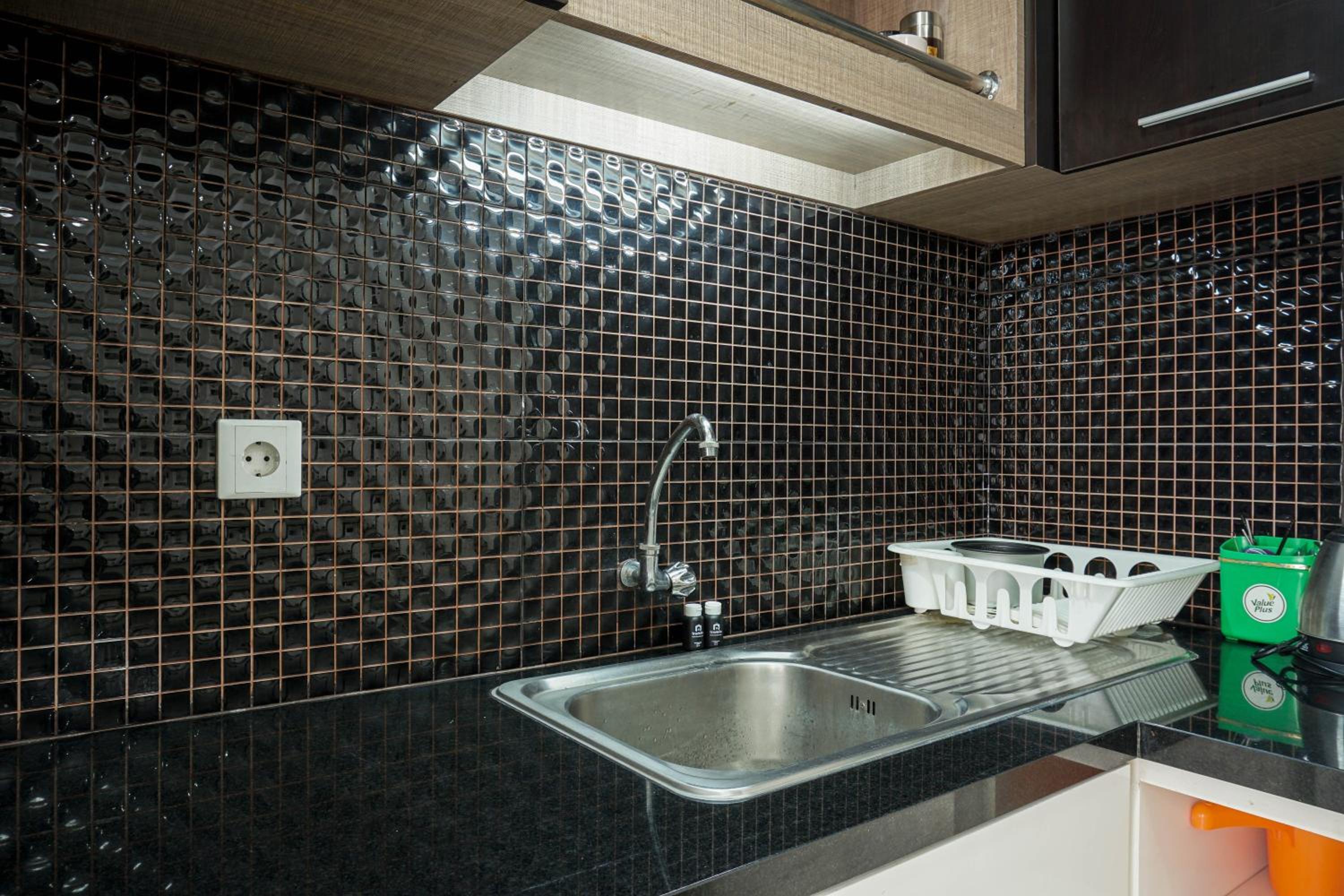 Spacious 3BR Ambassade Kuningan Apartment By Travelio view 4