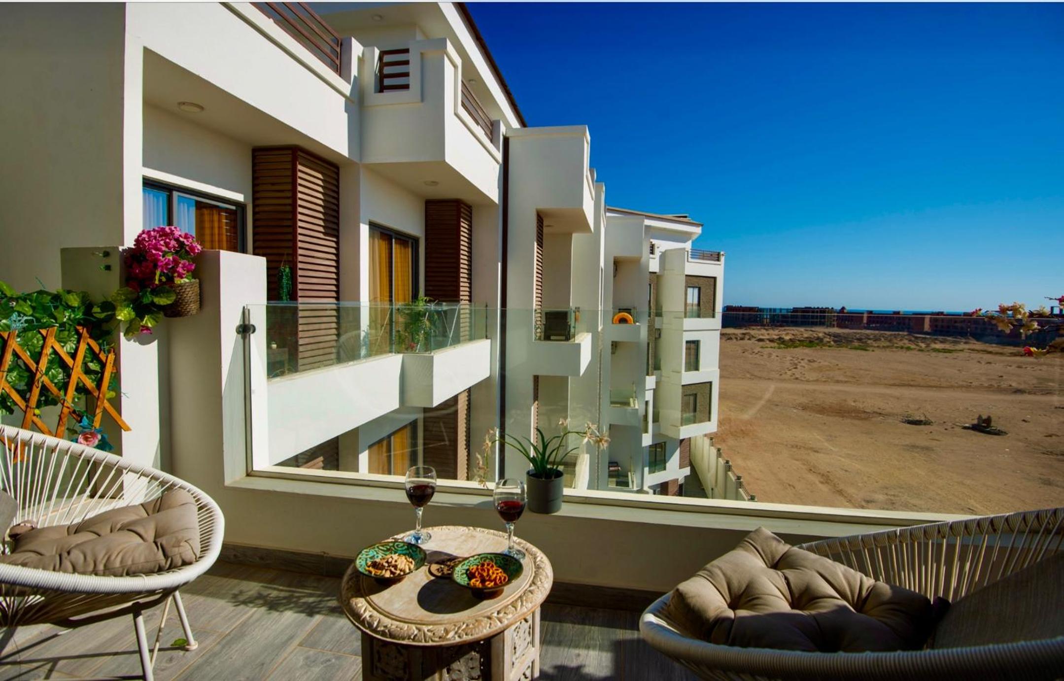 Sea View Suite Sleeps 2 with Parking