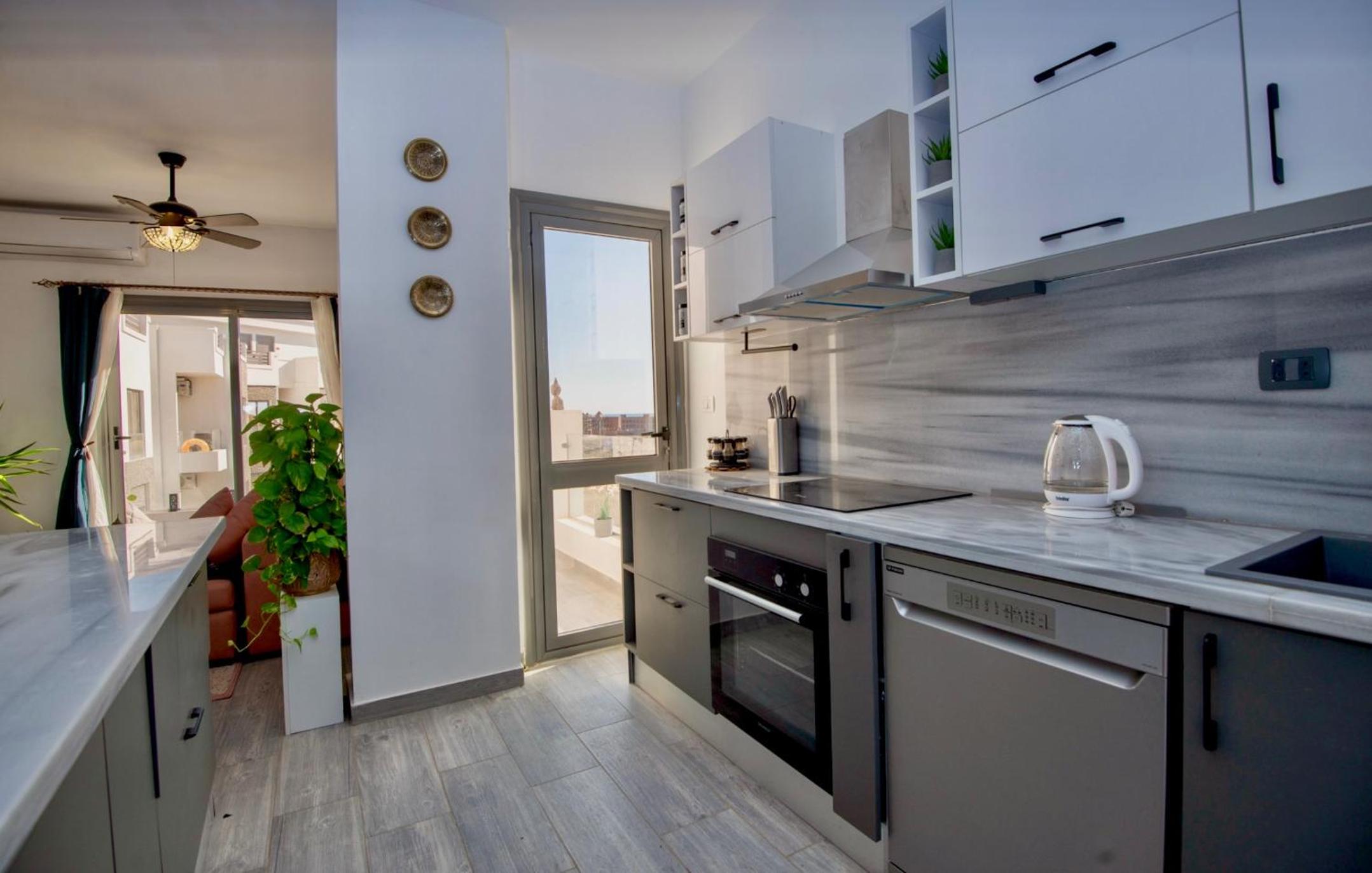 Sea View Suite Sleeps 2 with Parking