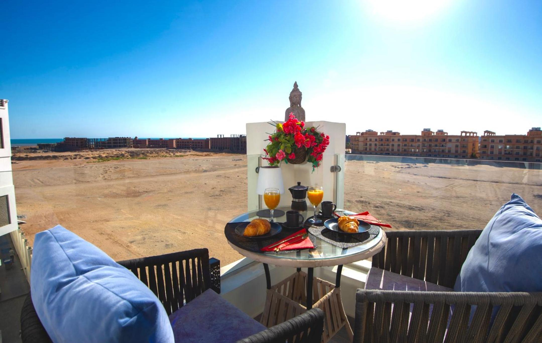 Sea View Suite Sleeps 2 with Parking