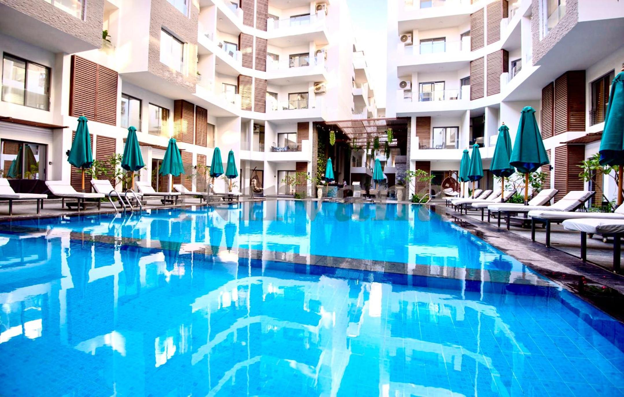 Sea View Suite Sleeps 2 with Parking