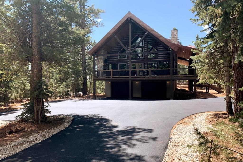 One of a Kind Cabin, Covered Deck, Spa, and Games
