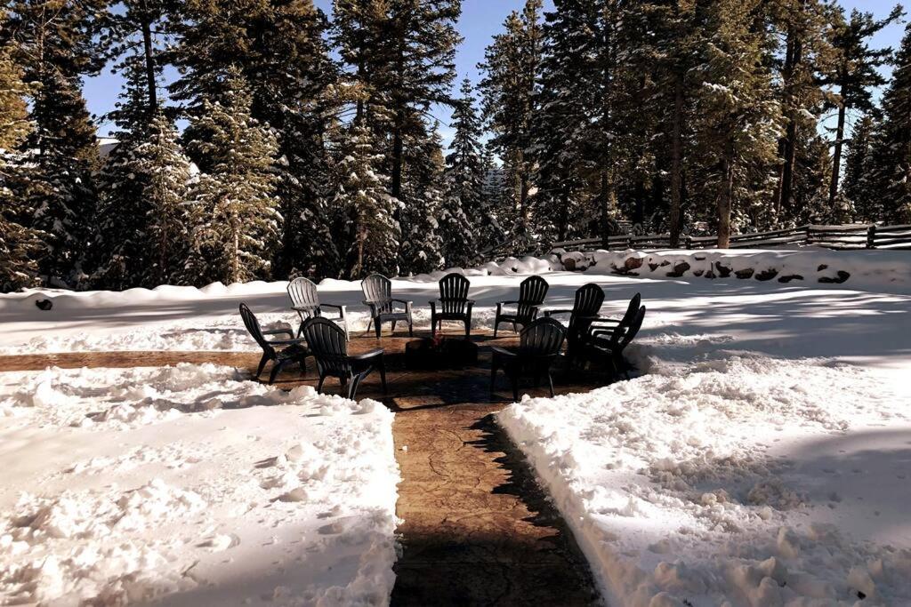 One of a Kind Cabin, Covered Deck, Spa, and Games