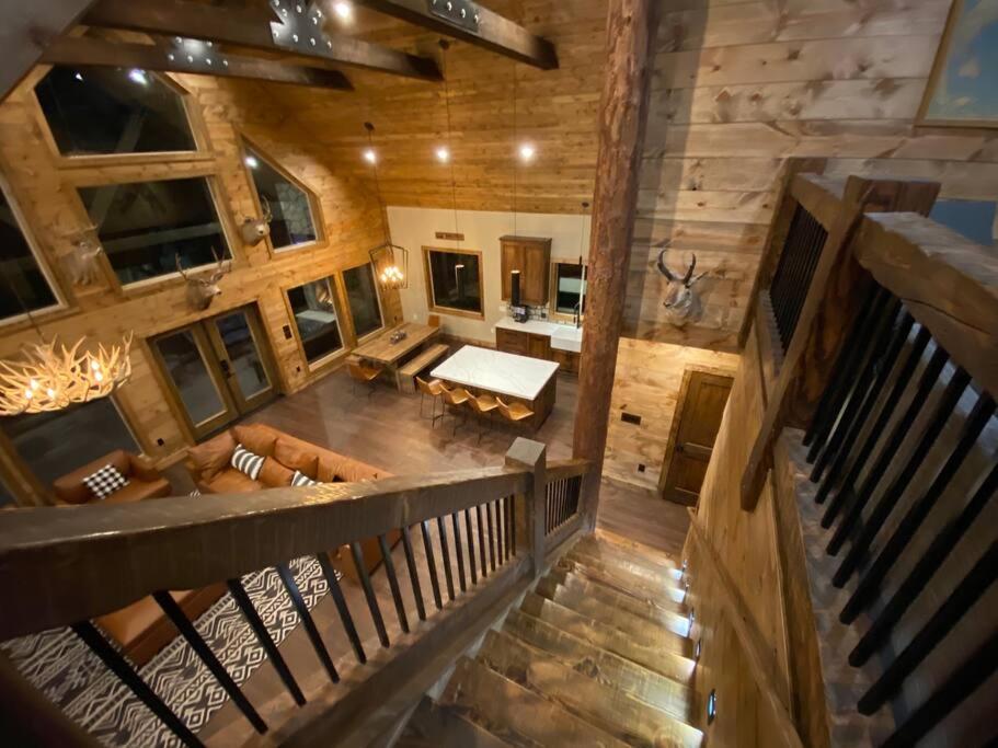One of a Kind Cabin, Covered Deck, Spa, and Games