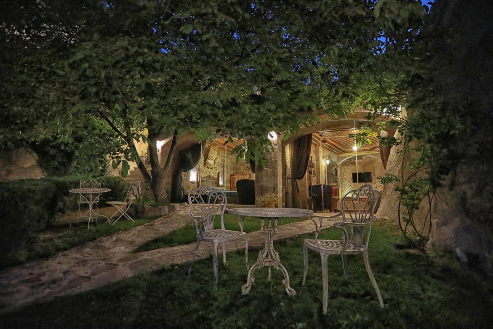 Traveller's Cave Hotel - Image 40