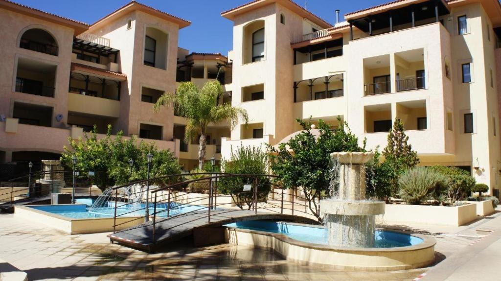Seaside Modern Flat with Pool Queens Gardens 211