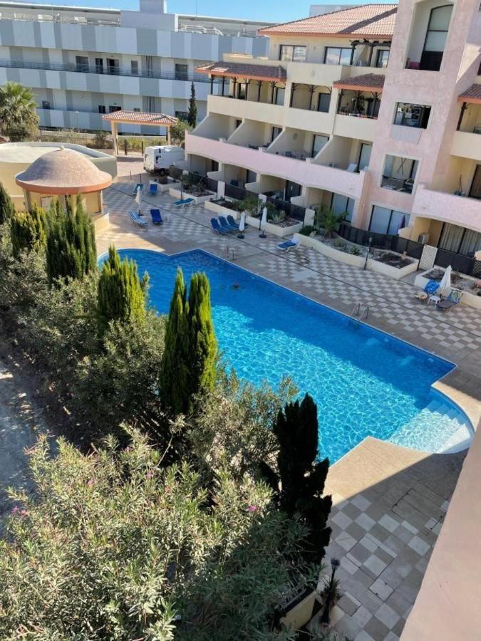 Seaside Modern Flat with Pool Queens Gardens 211