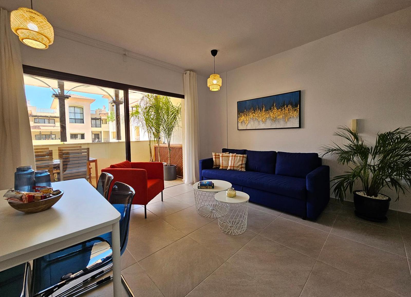 Seaside Modern Flat with Pool Queens Gardens 211