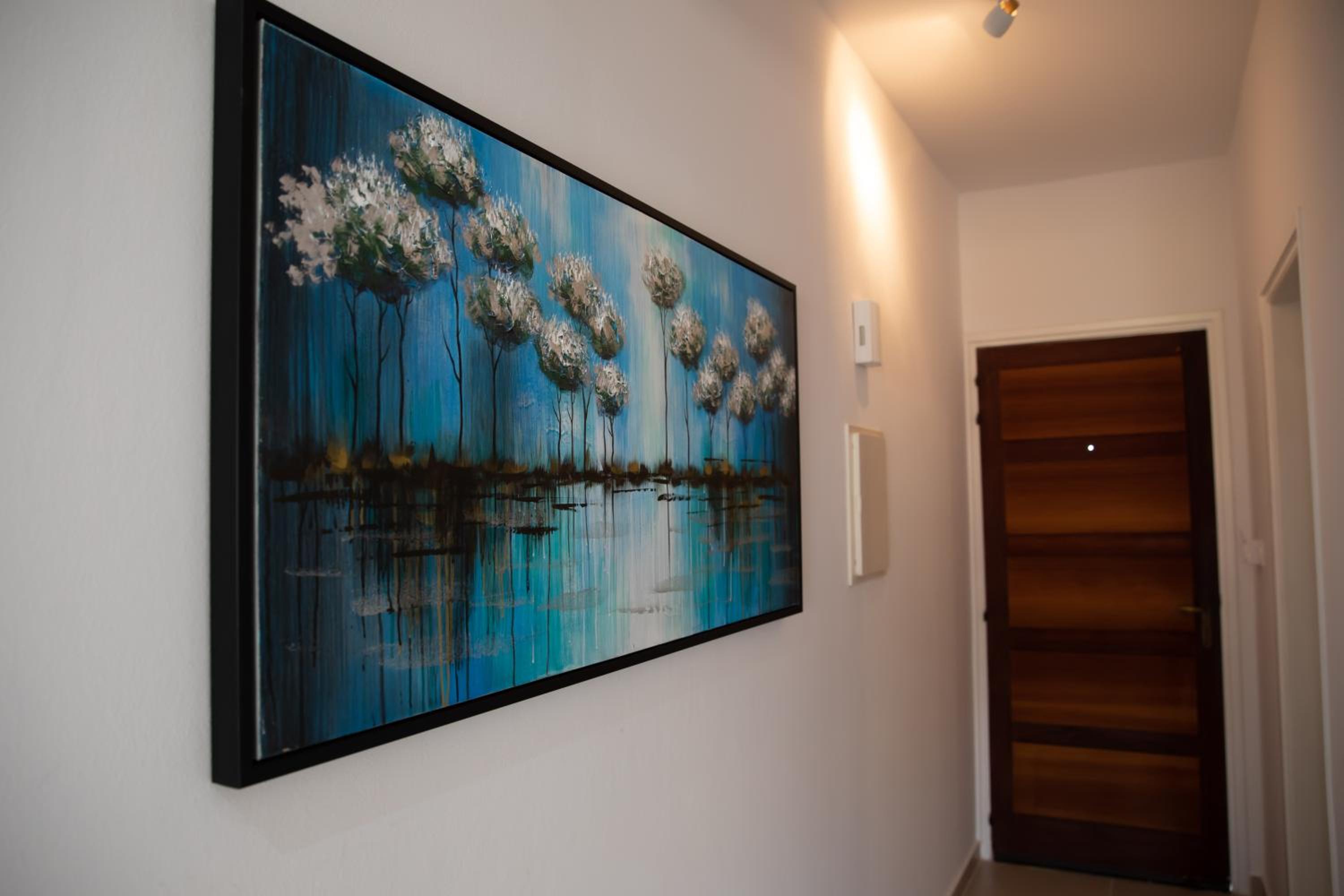 Seaside Modern Flat with Pool Queens Gardens 211