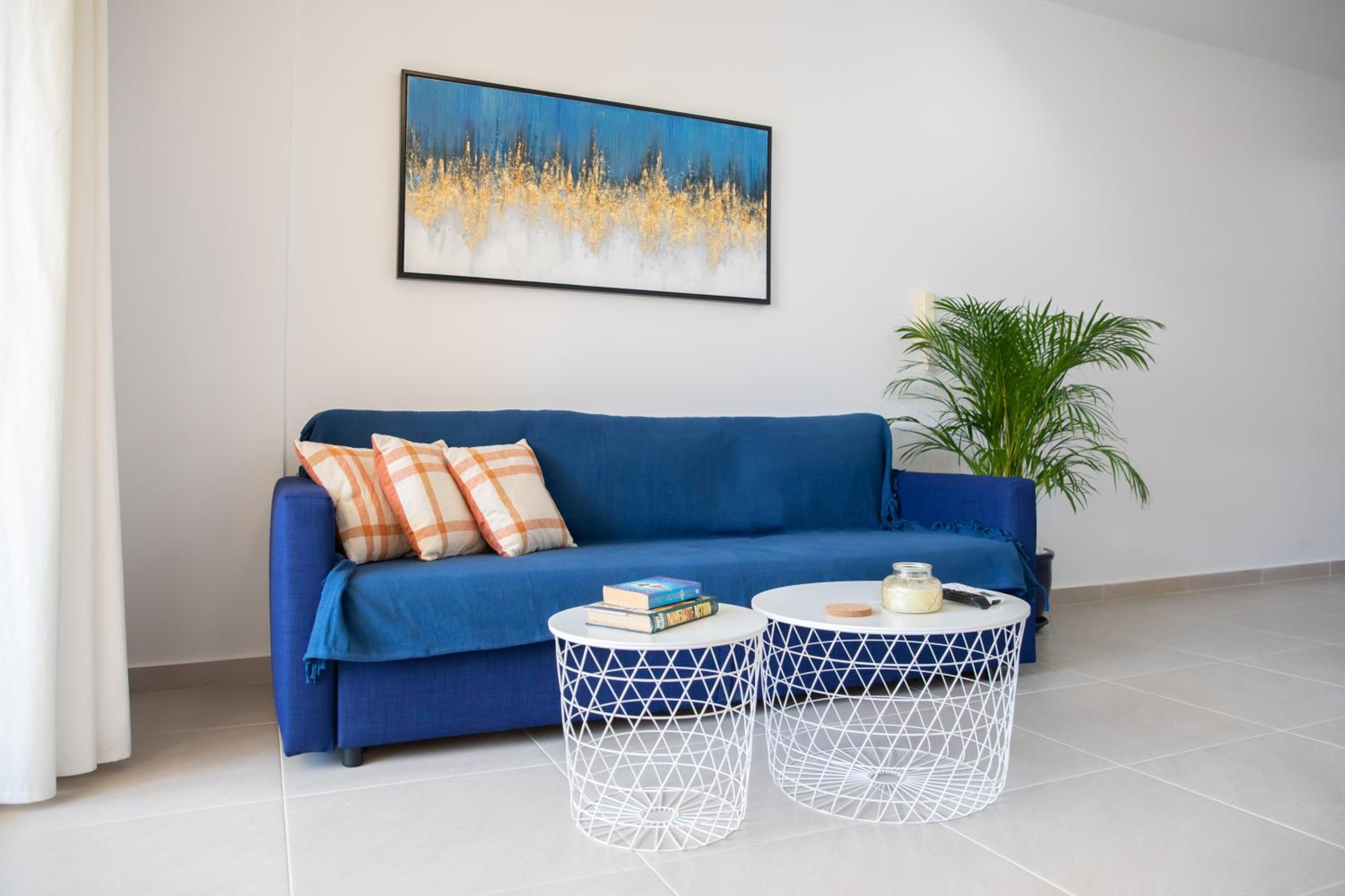 Seaside Modern Flat with Pool Queens Gardens 211