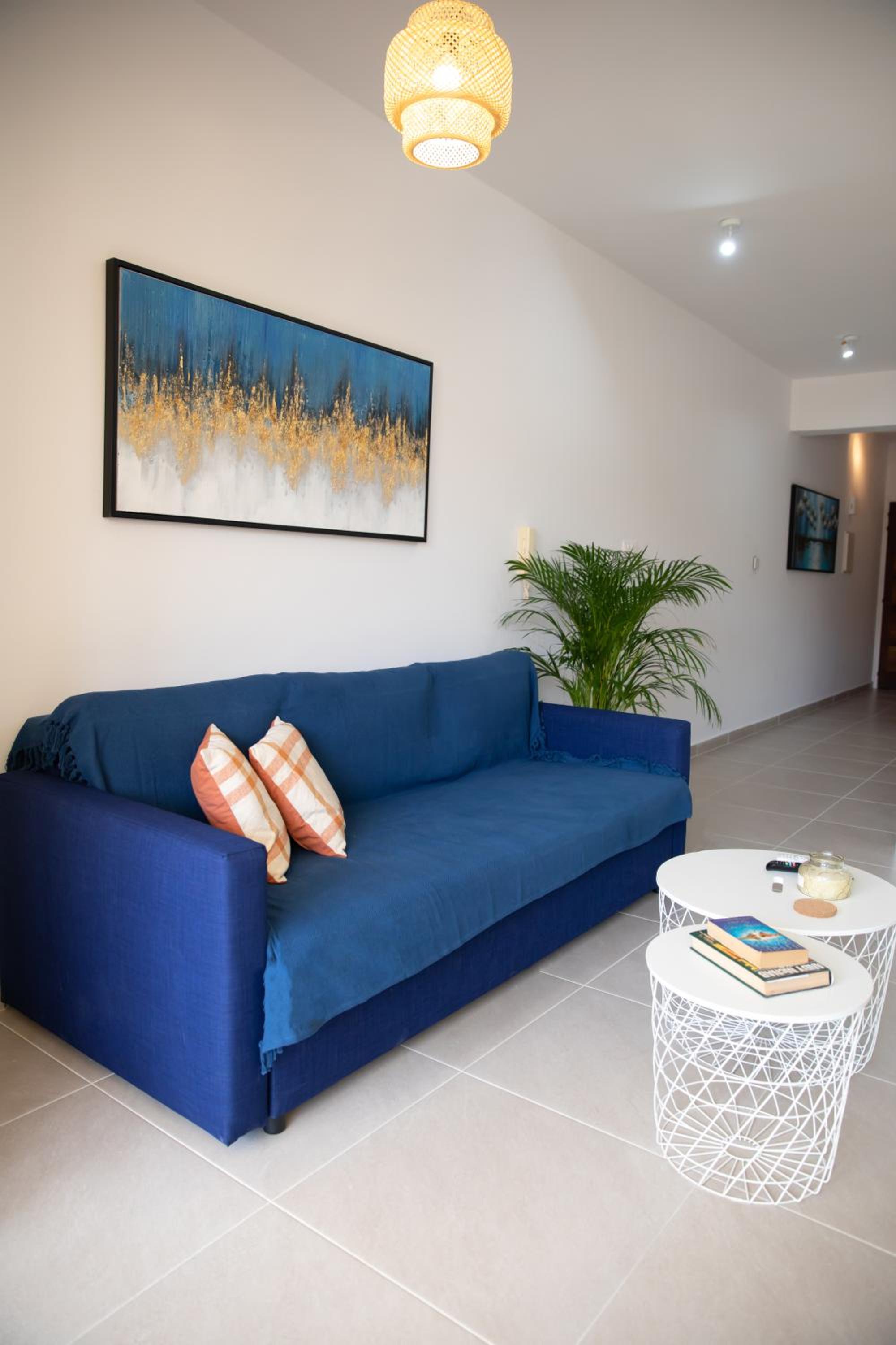 Seaside Modern Flat with Pool Queens Gardens 211