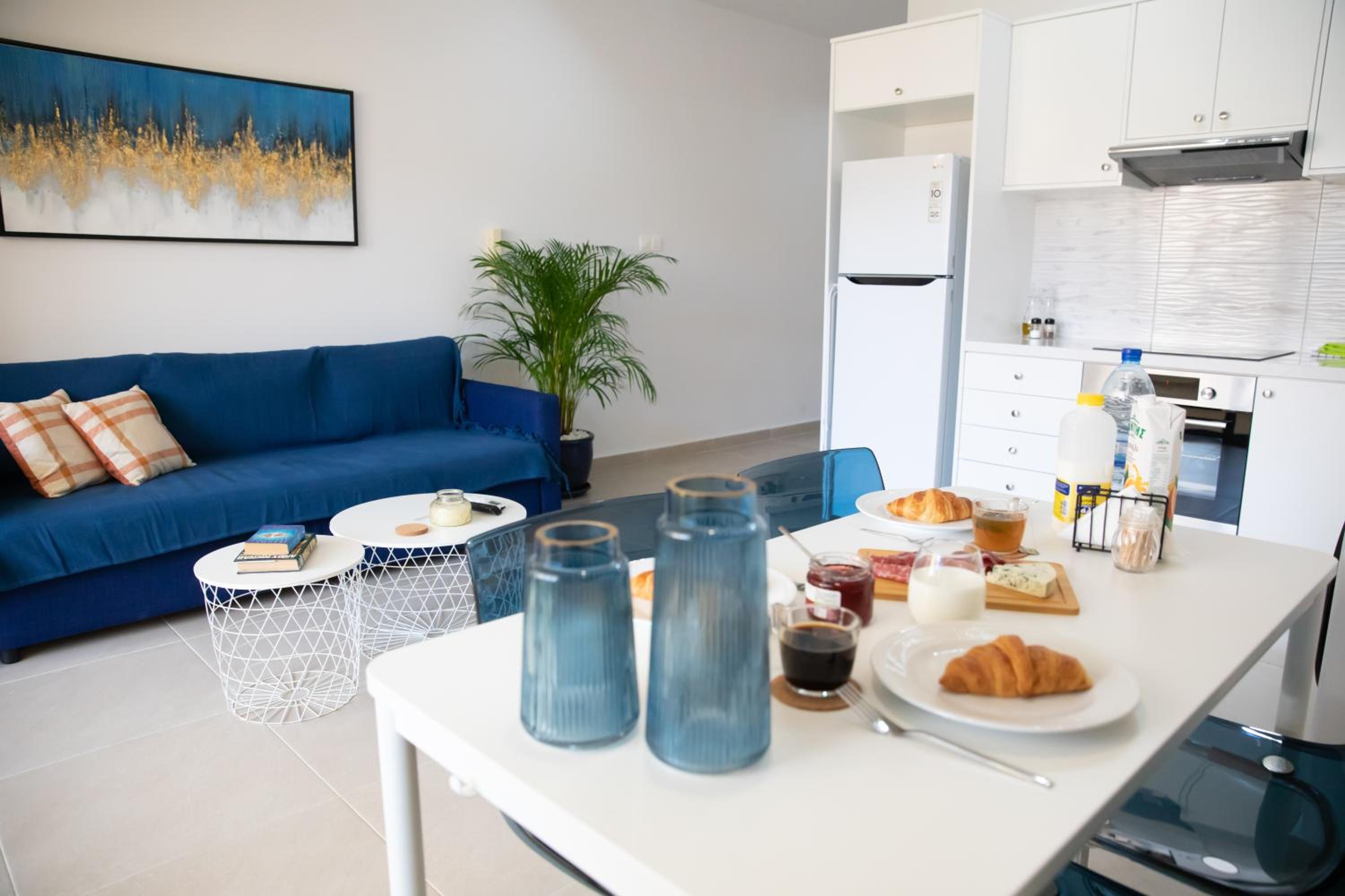Seaside Modern Flat with Pool Queens Gardens 211