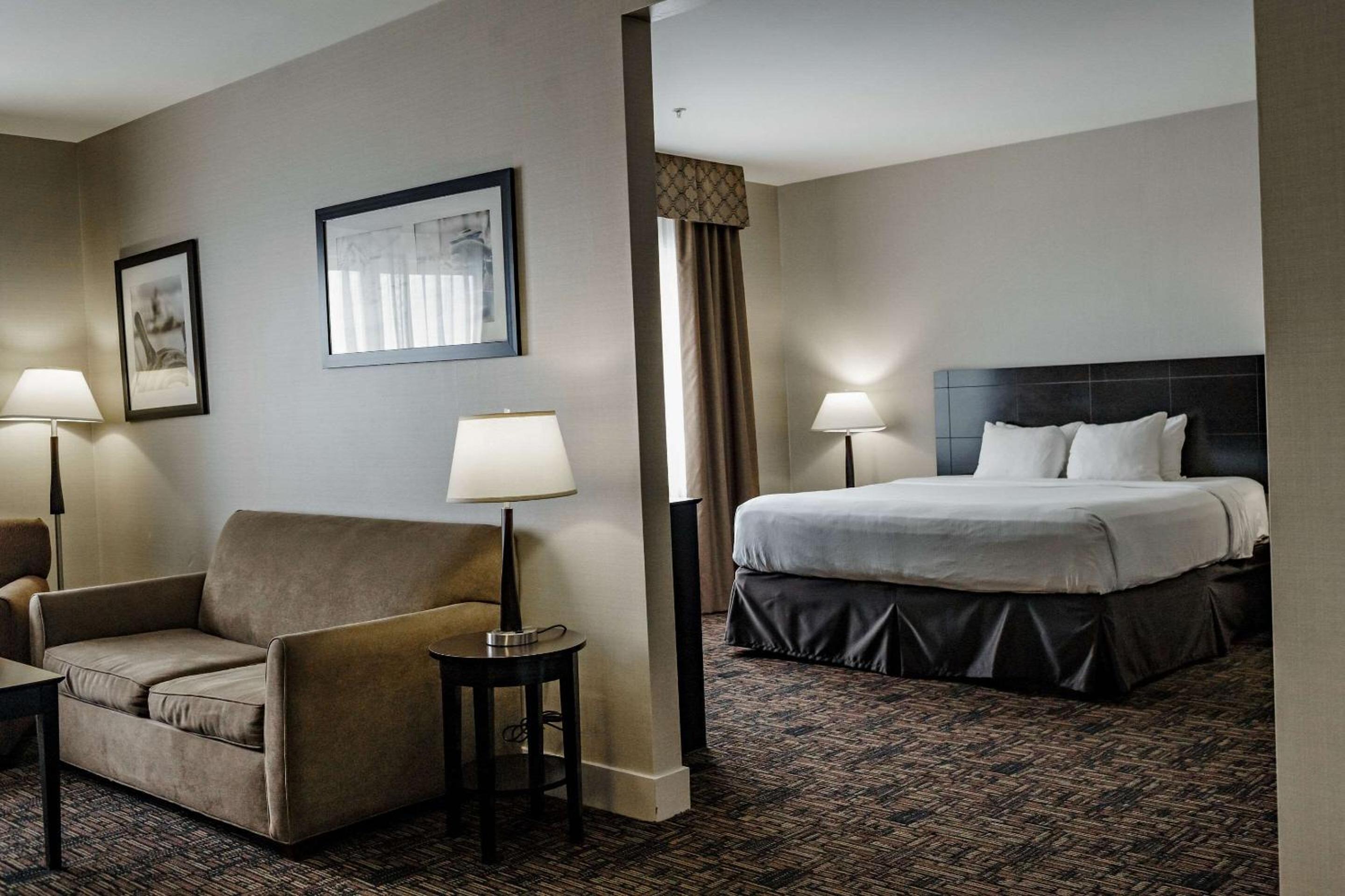 Leduc Vacations - Radisson Hotel Edmonton Airport - Property Image 5