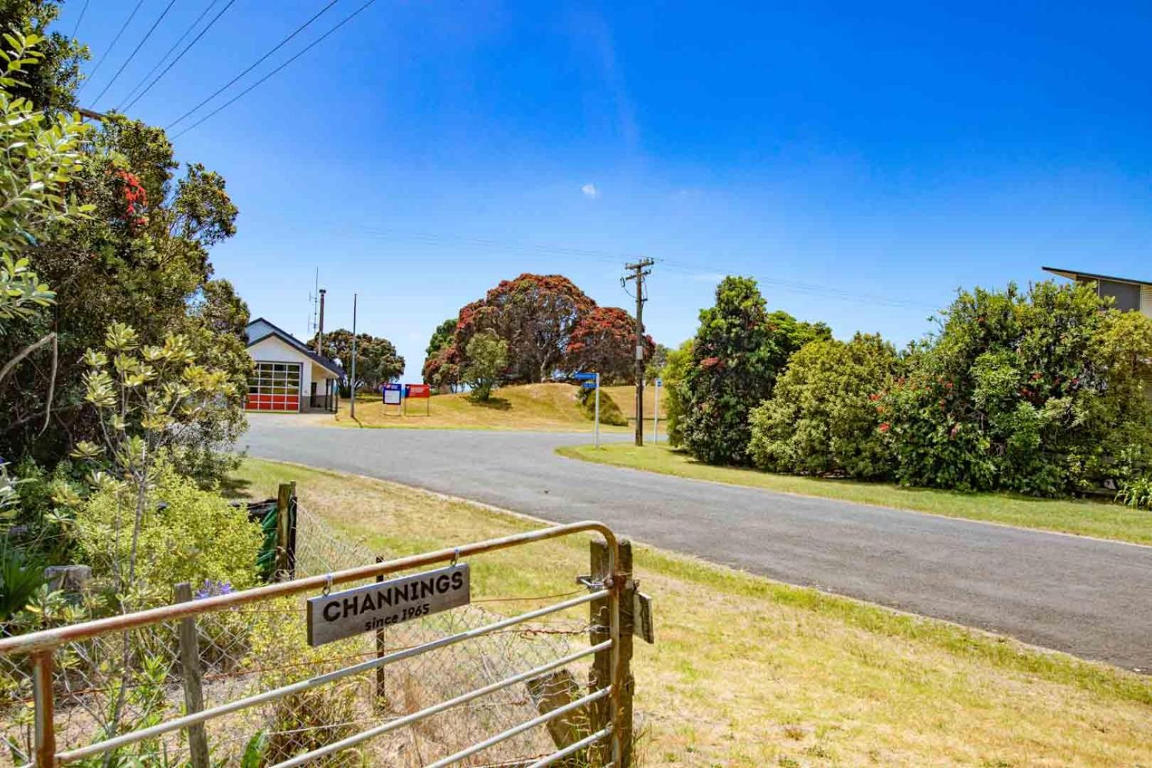 Whangapoua Family Bach - 100m from the beach! view 3