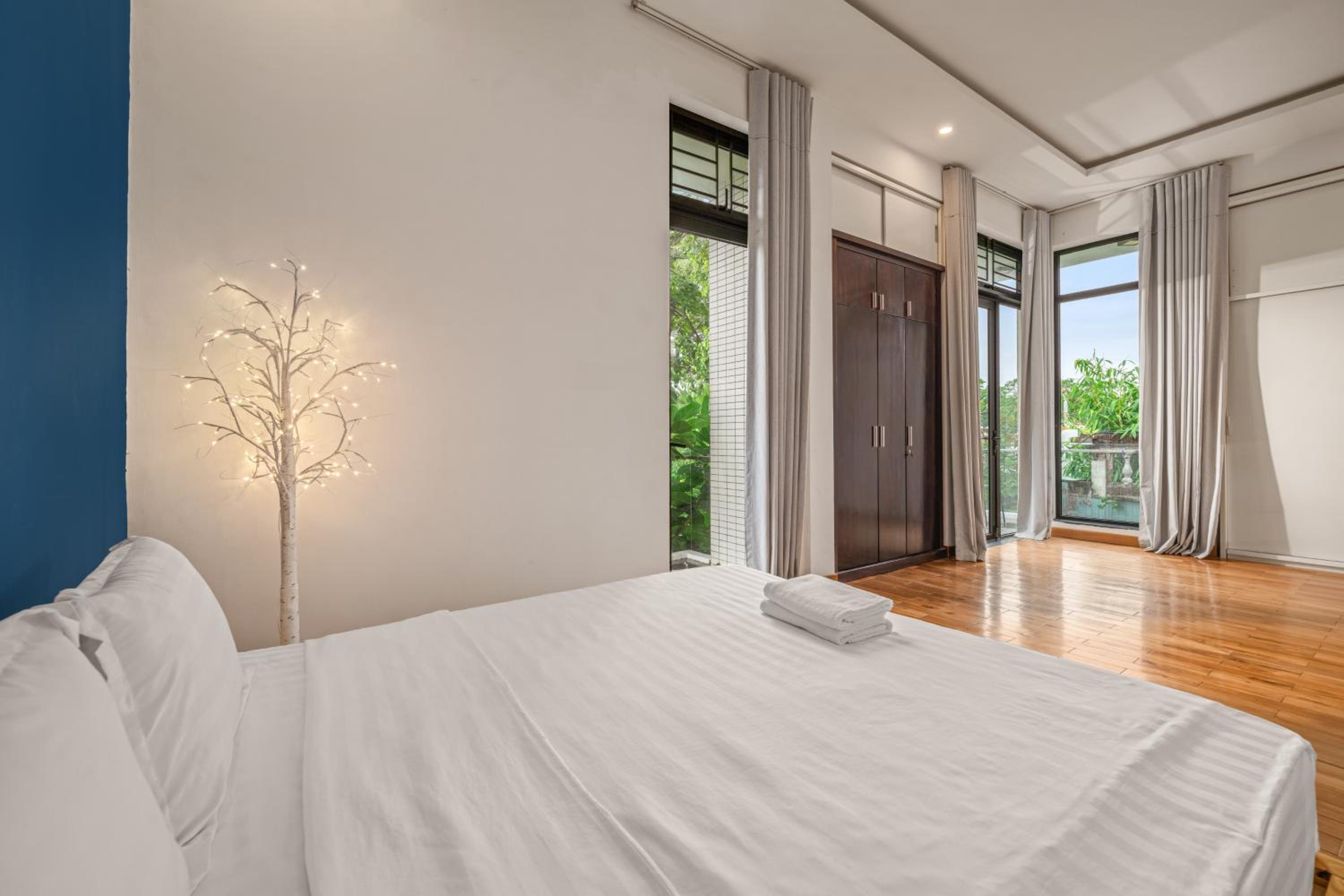 Nhat Villa 5br full AC near MY KHUE BEACH Western Town view 4