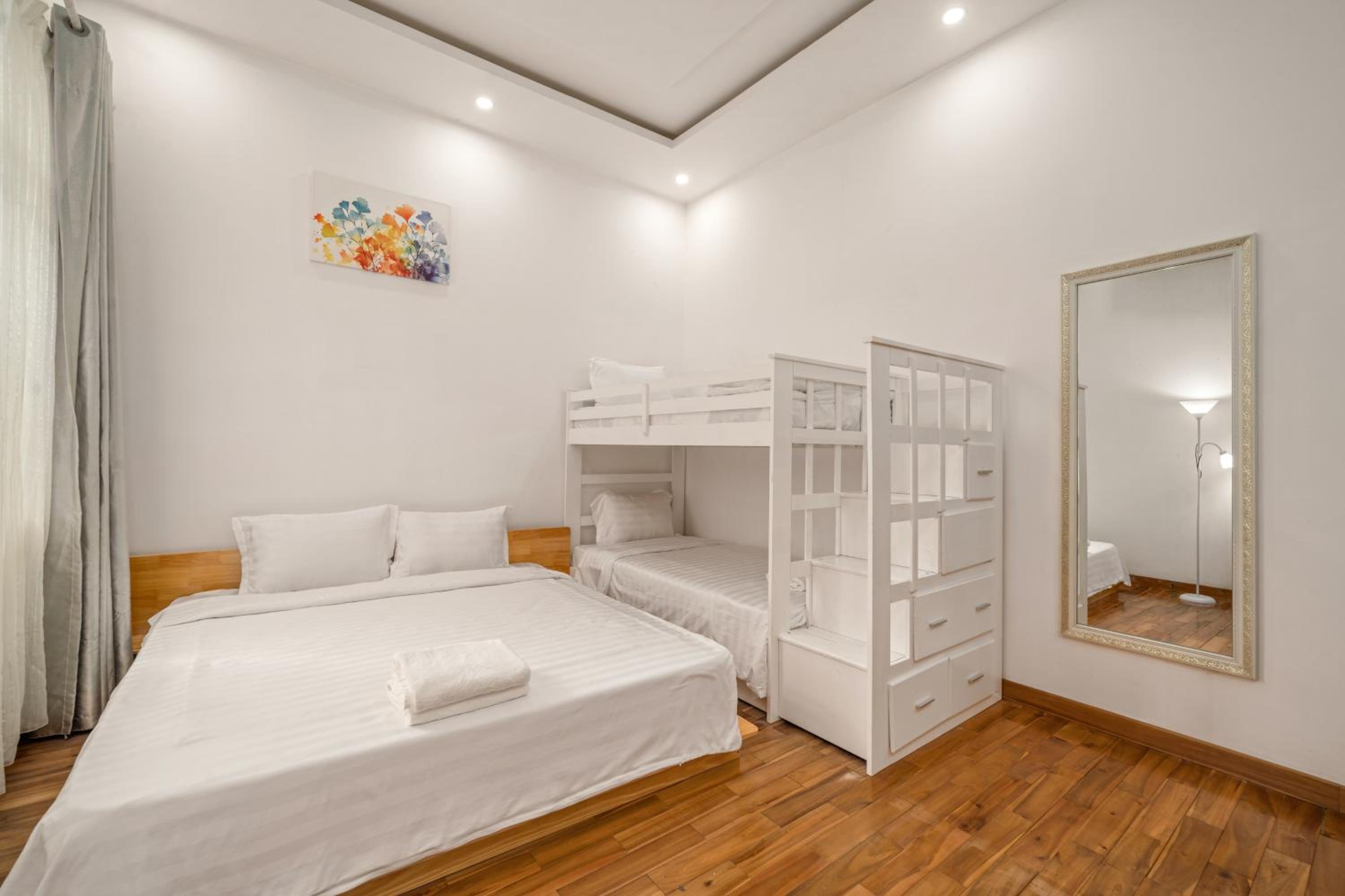 Nhat Villa 5br full AC near MY KHUE BEACH Western Town view 5