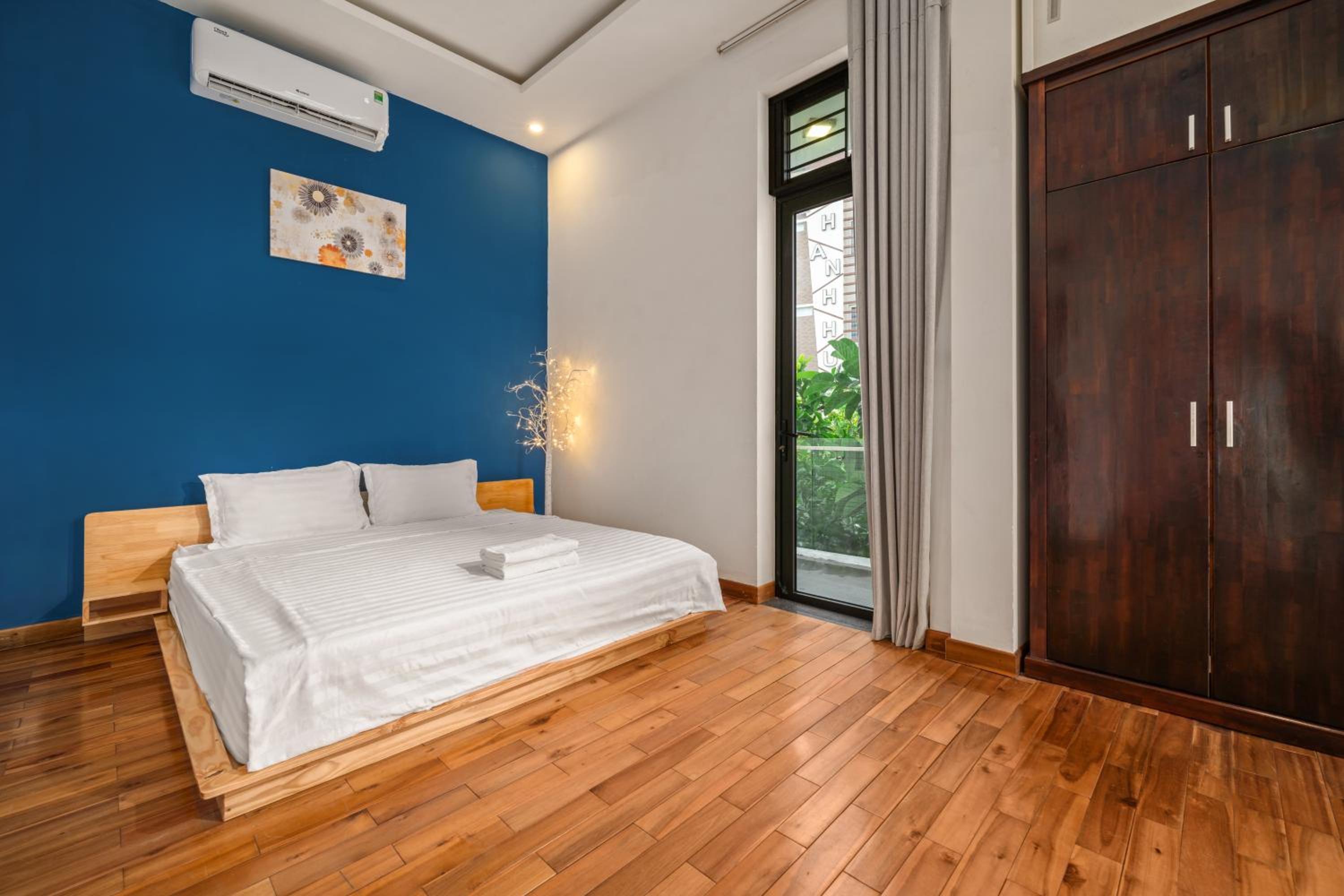 Nhat Villa 5br full AC near MY KHUE BEACH Western Town view 3