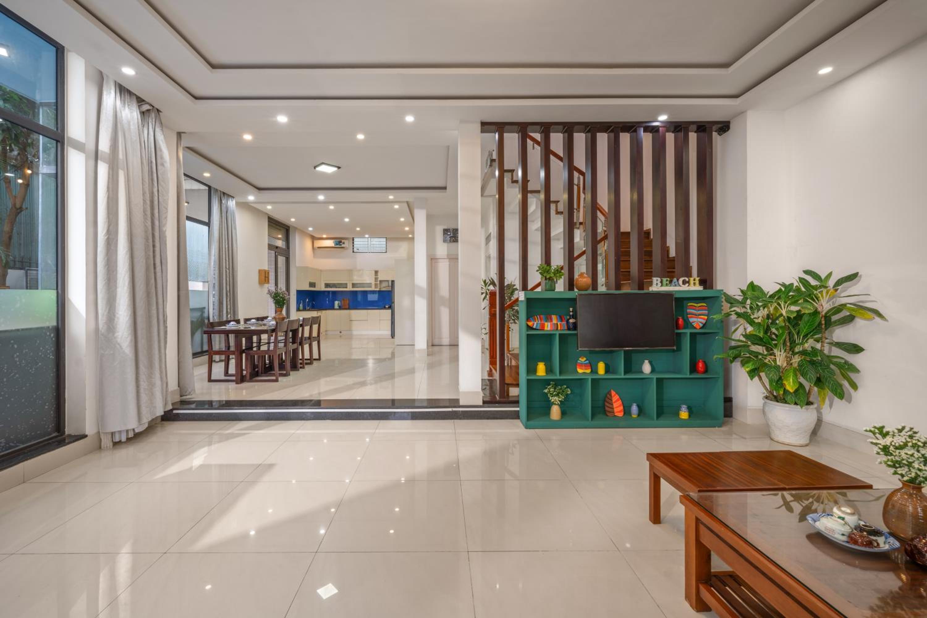 Nhat Villa 5br full AC near MY KHUE BEACH Western Town view 2