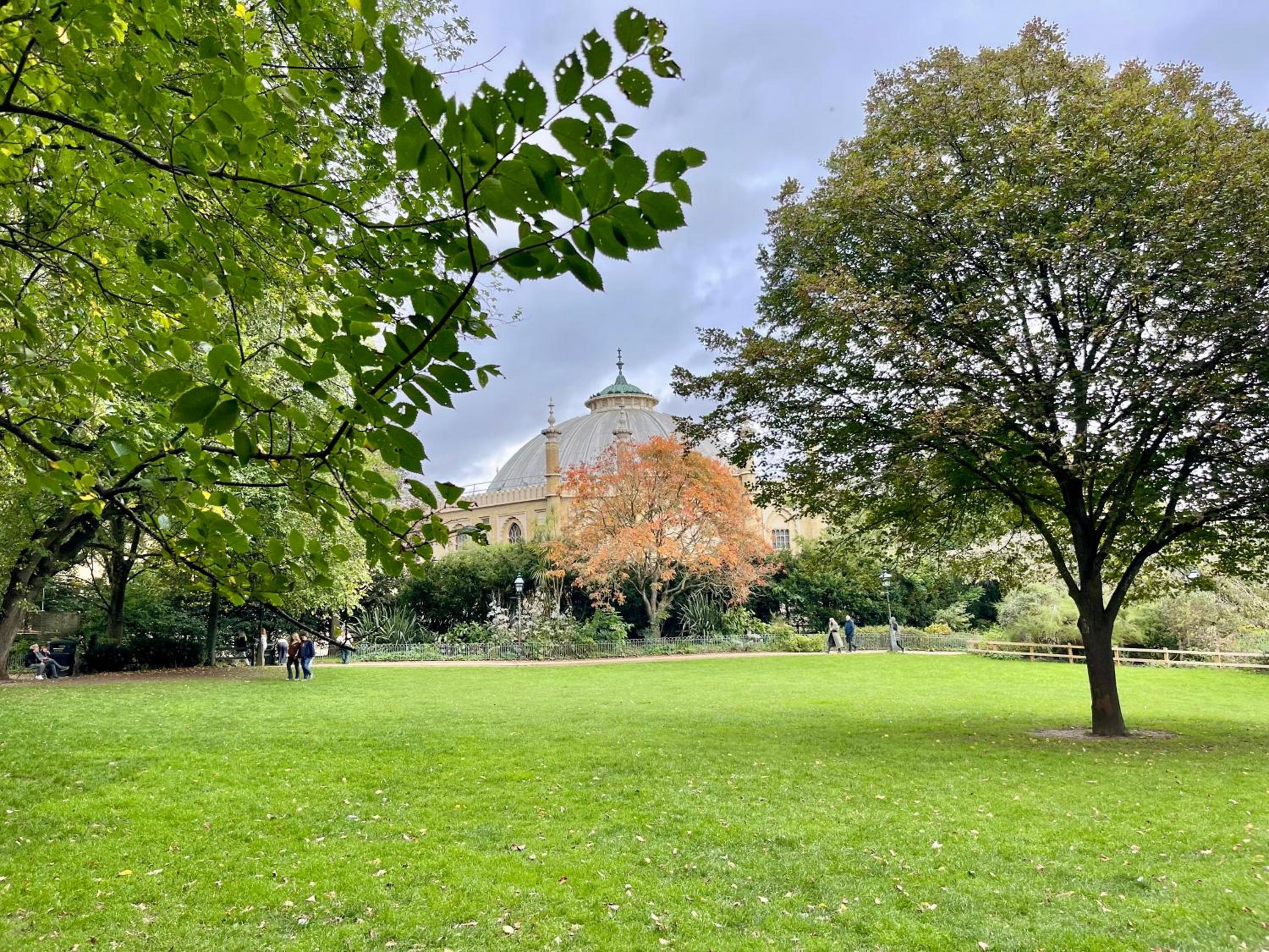 Royal Pavilion Garden Apartment with Parking