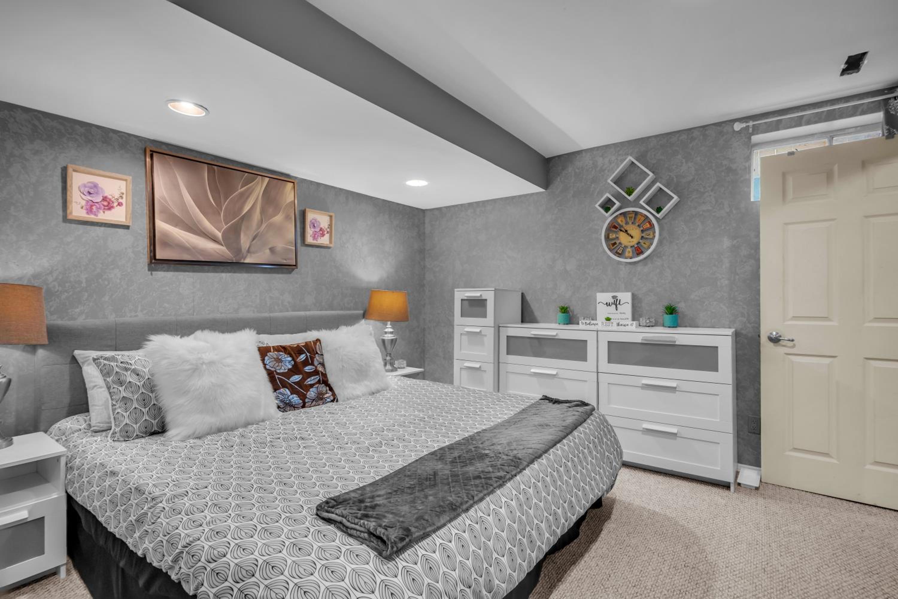 33 Executive Home, Ac, Airport