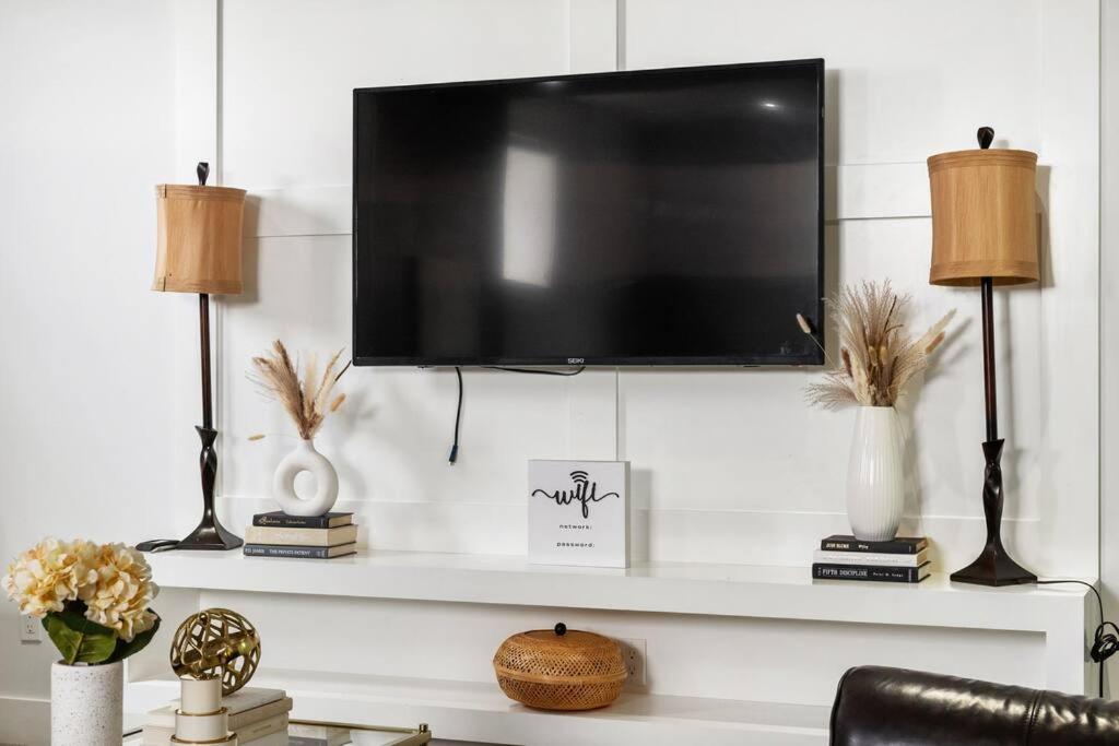 Bright & Cozy 2-Bedroom Basement Suite