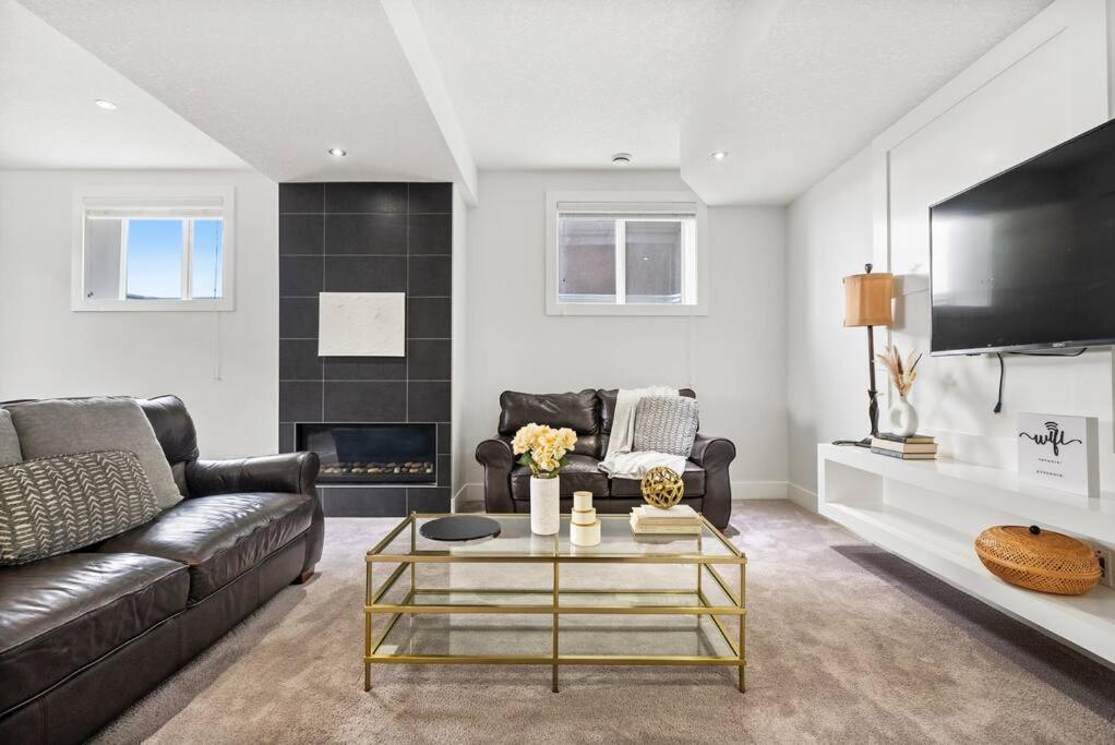Bright & Cozy 2-Bedroom Basement Suite